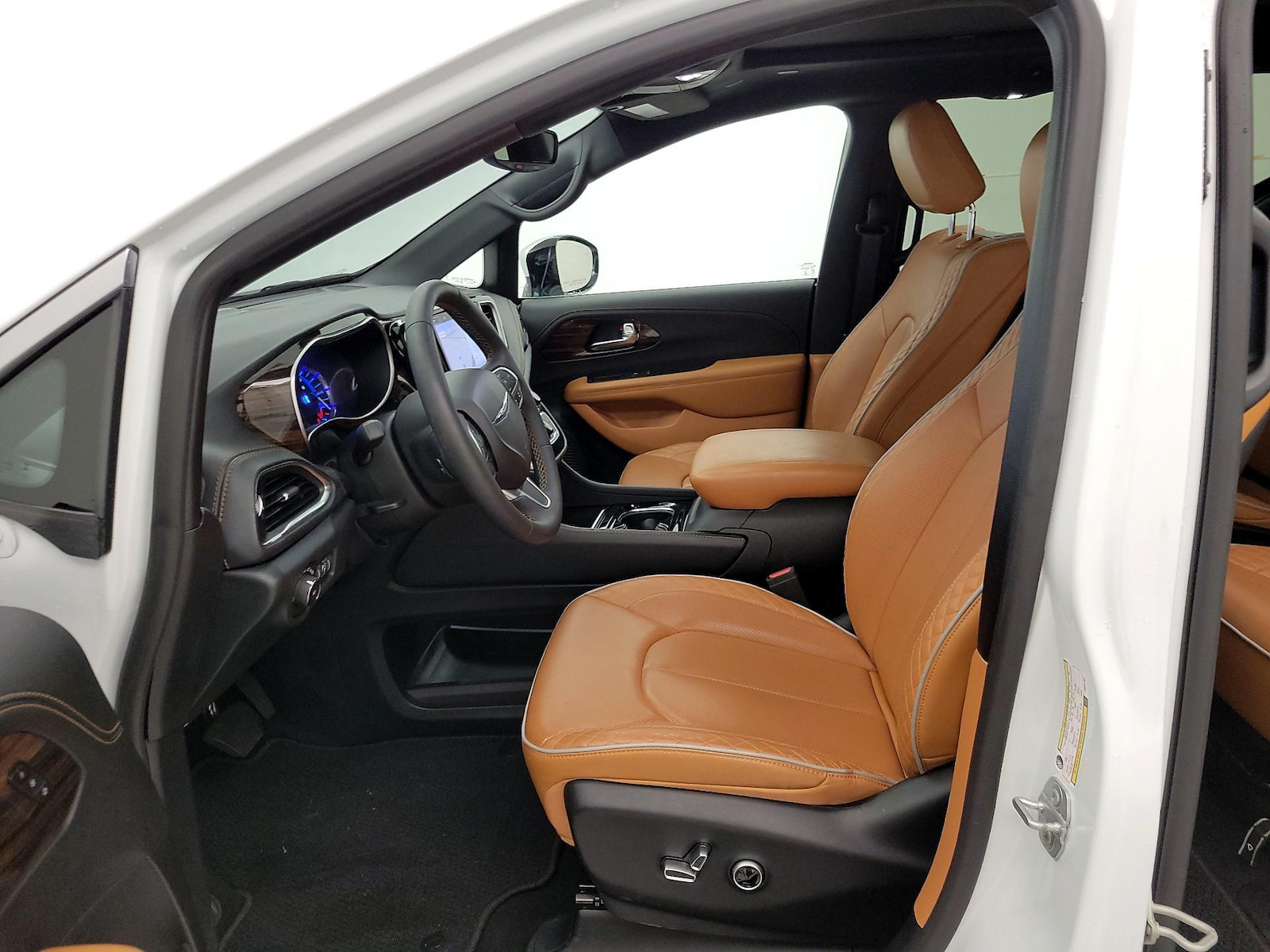 2023 Chrysler Pacifica Hybrid Pinnacle - Photo 12