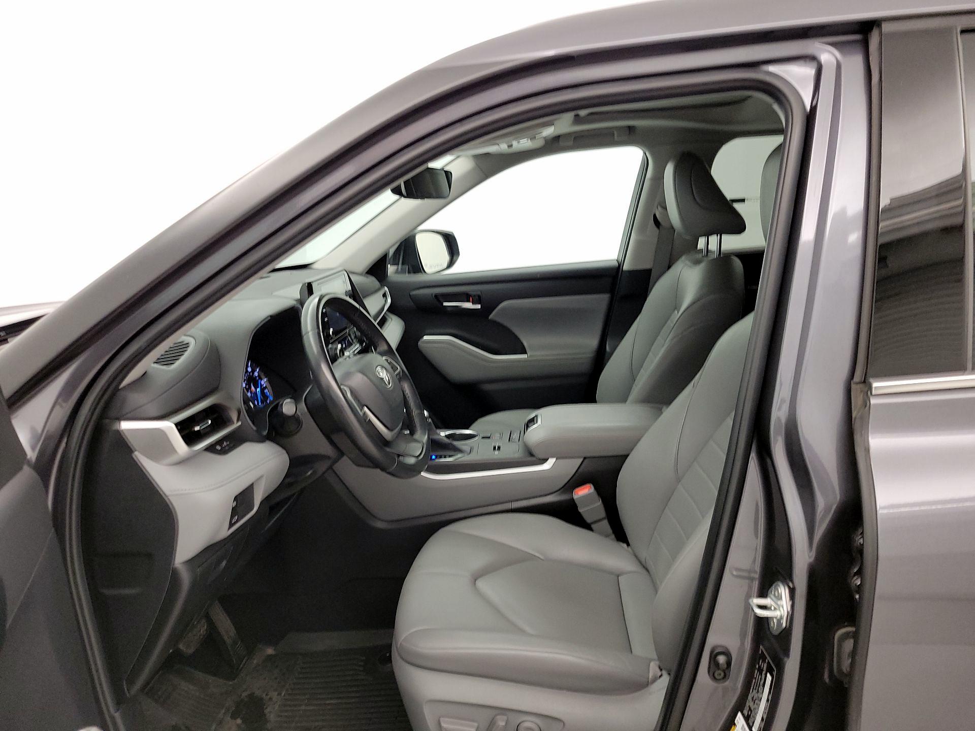 Thumbnail: 2022 Toyota Highlander - 11