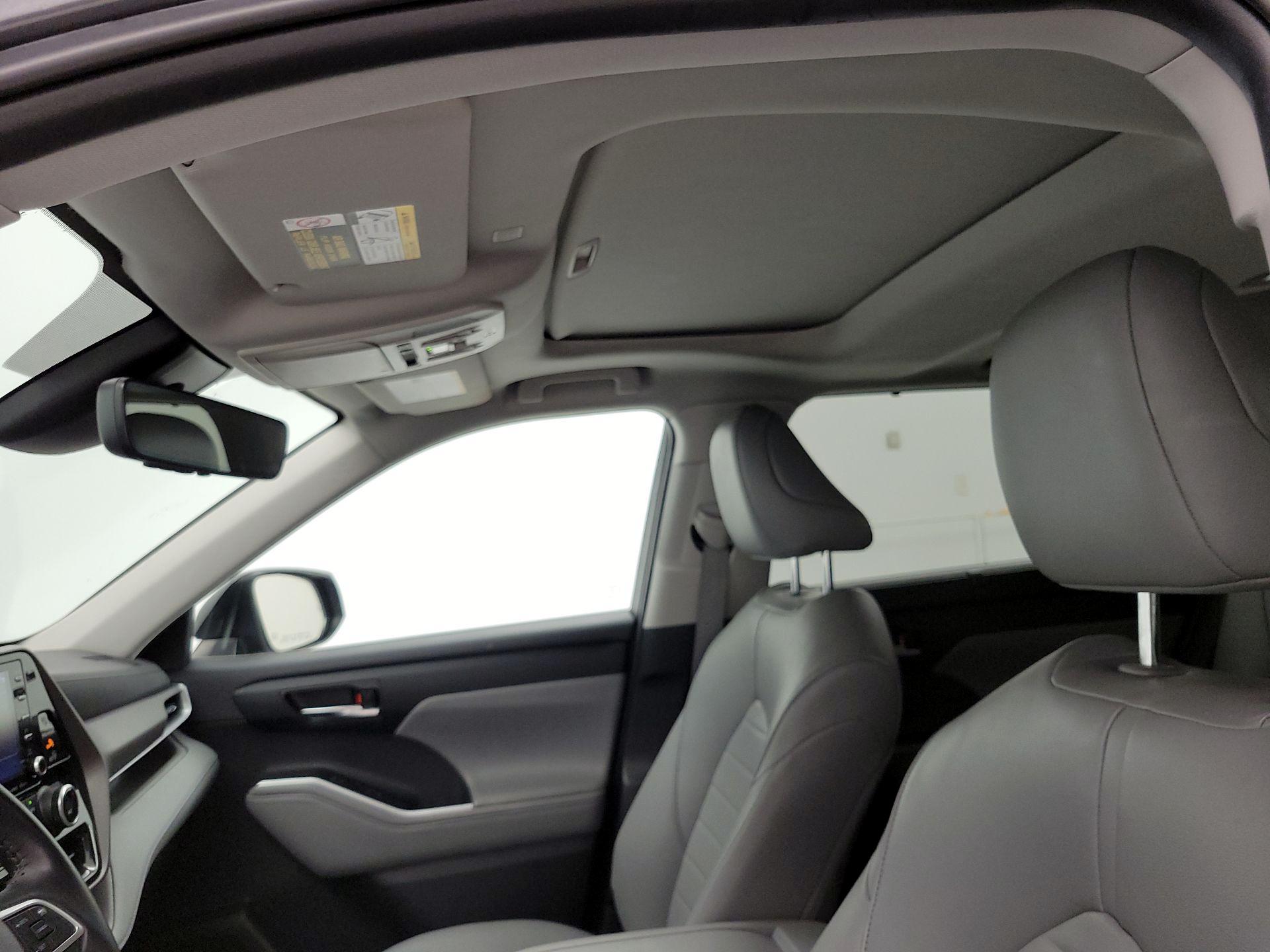 Thumbnail: 2022 Toyota Highlander - 19