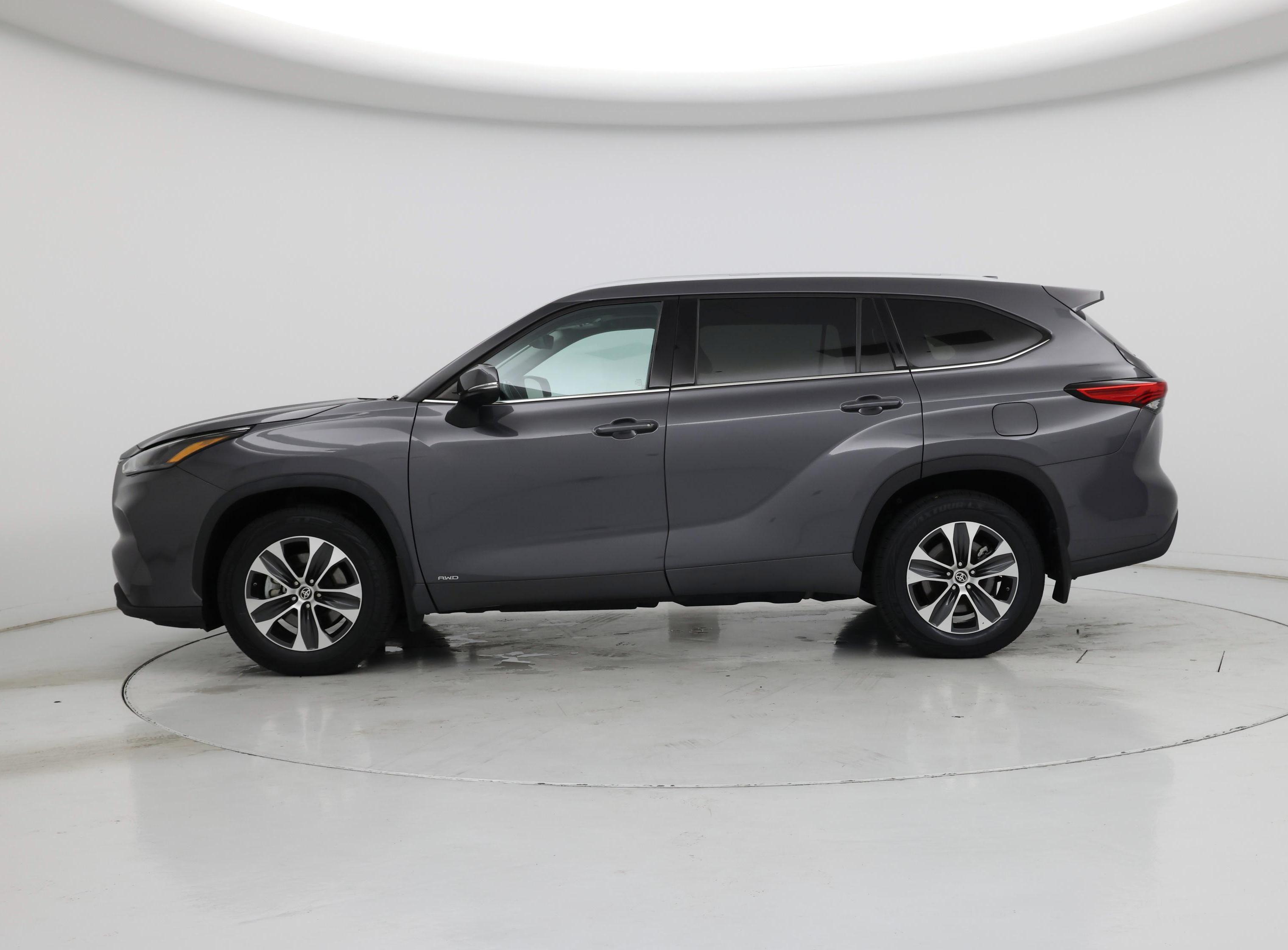 Thumbnail: 2022 Toyota Highlander - 3