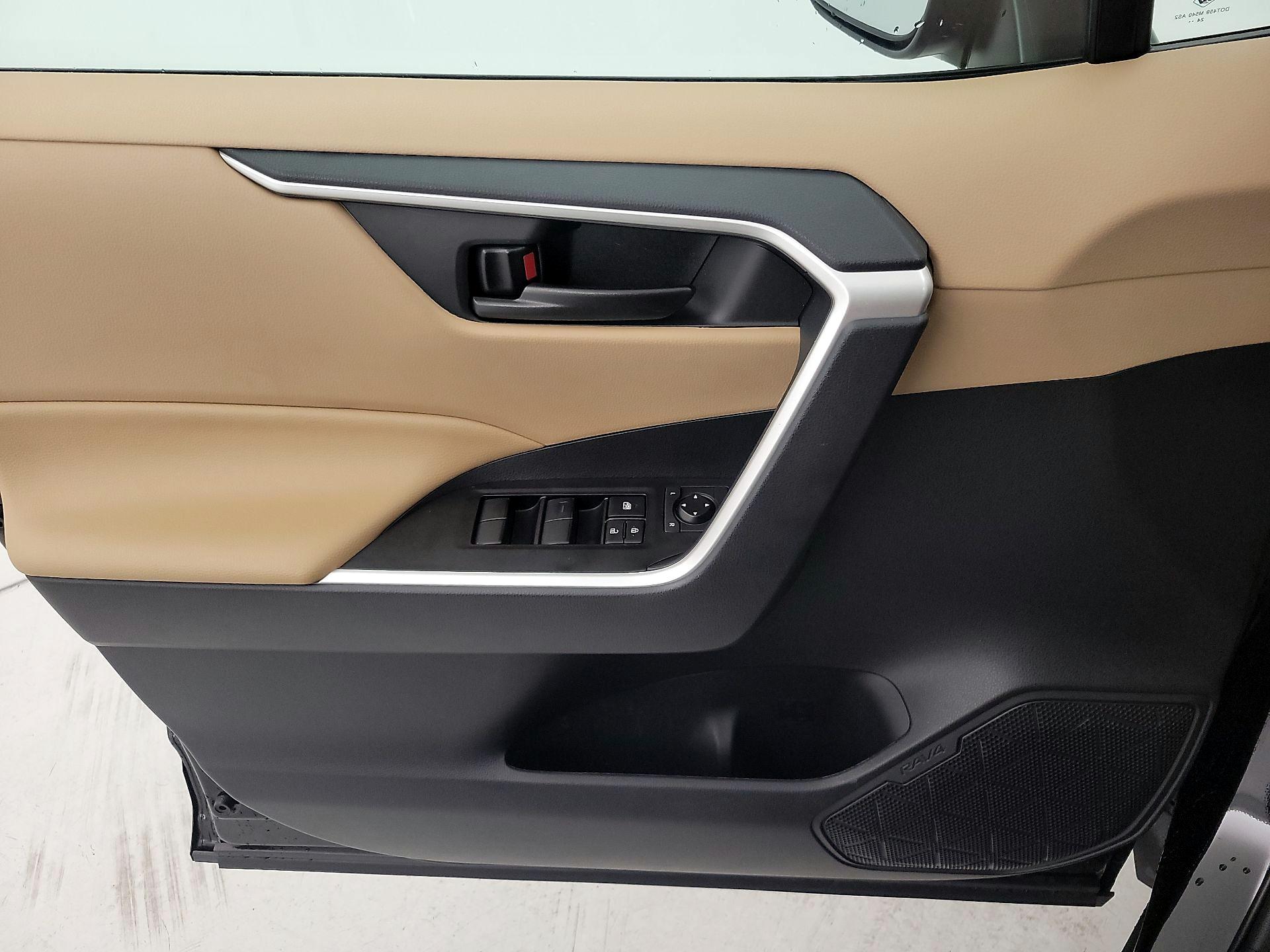 Thumbnail: 2025 Toyota RAV4 - 12