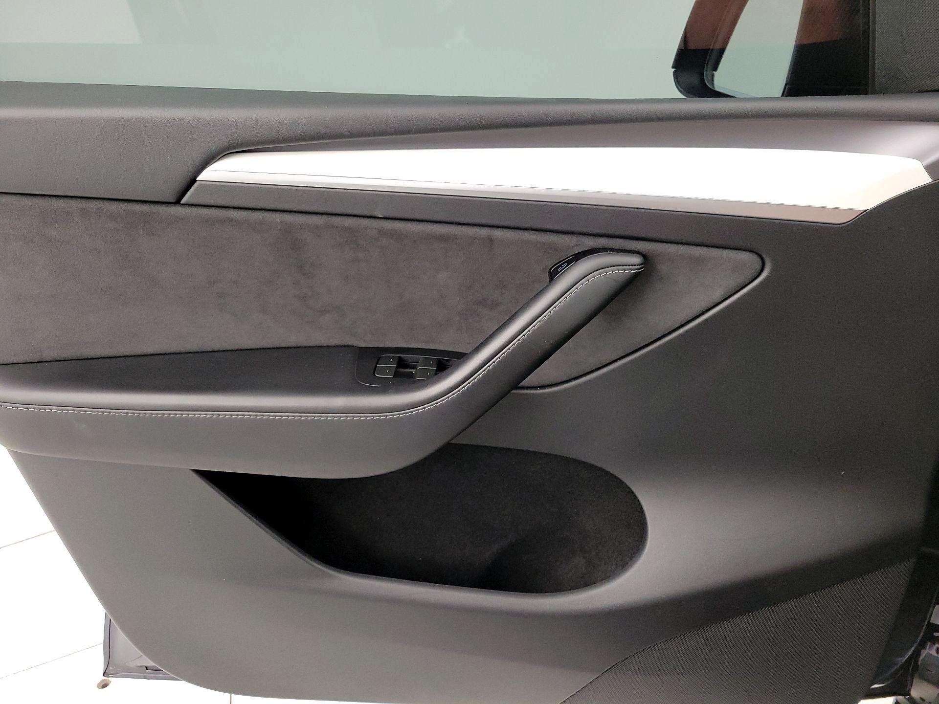 Thumbnail: 2023 Tesla Model Y - 12