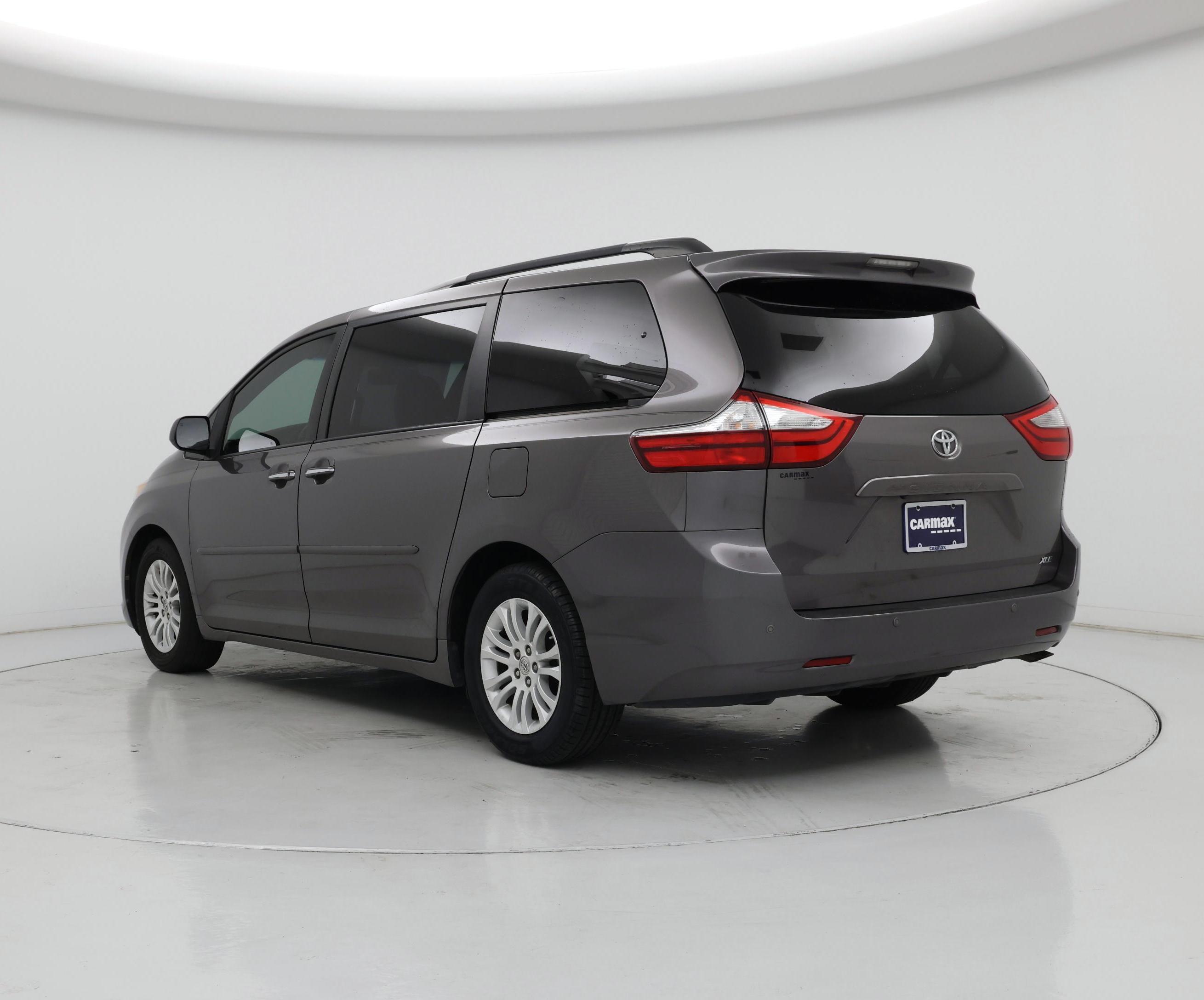 Thumbnail: 2016 Toyota Sienna - 2