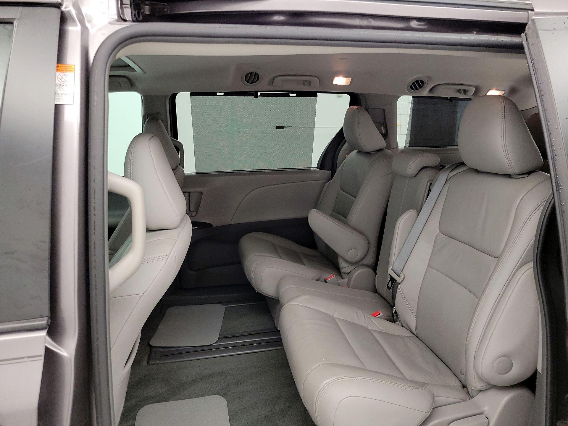 Thumbnail: 2016 Toyota Sienna - 20