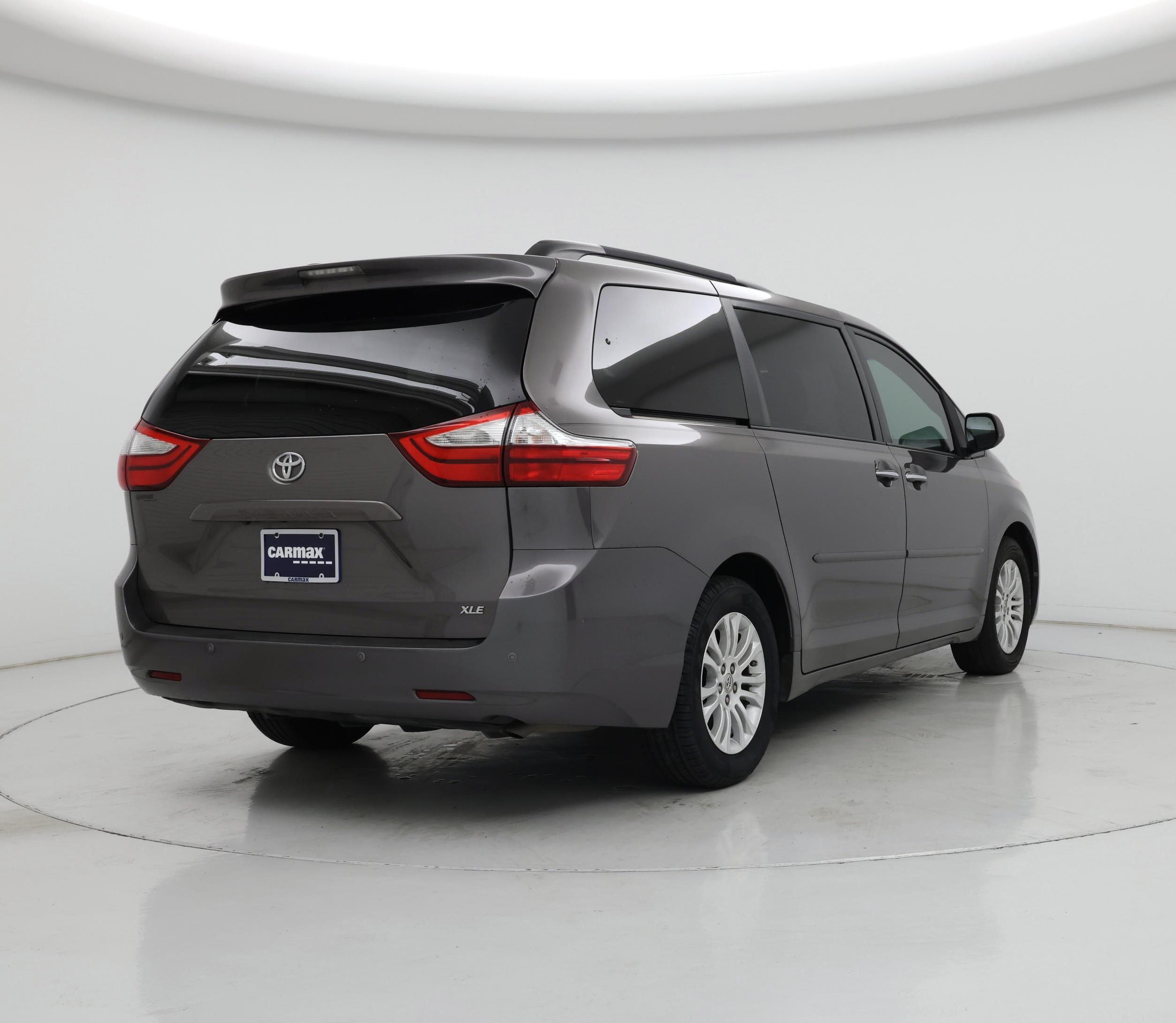 Thumbnail: 2016 Toyota Sienna - 8