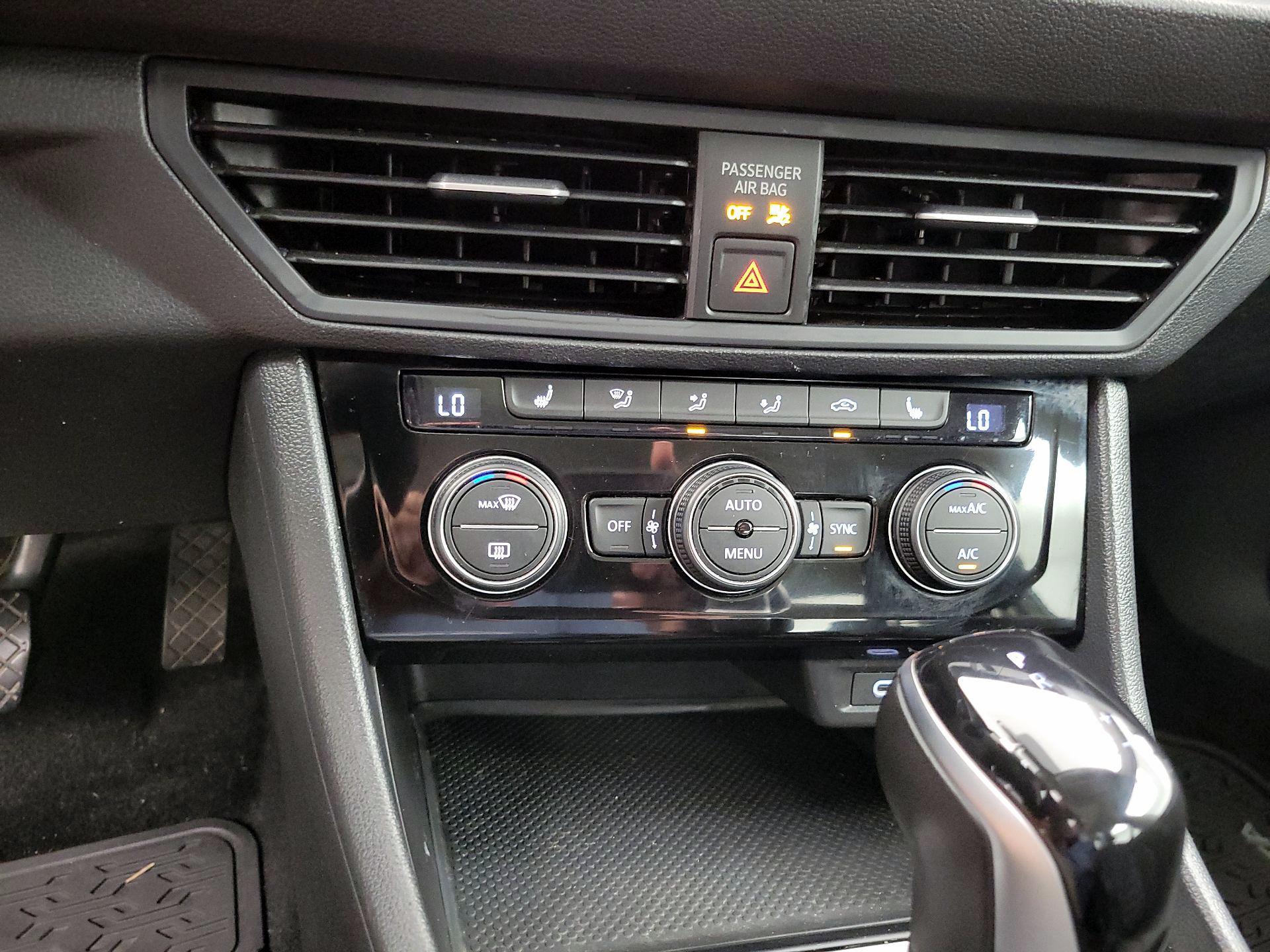 Thumbnail: 2024 Volkswagen Jetta - 16