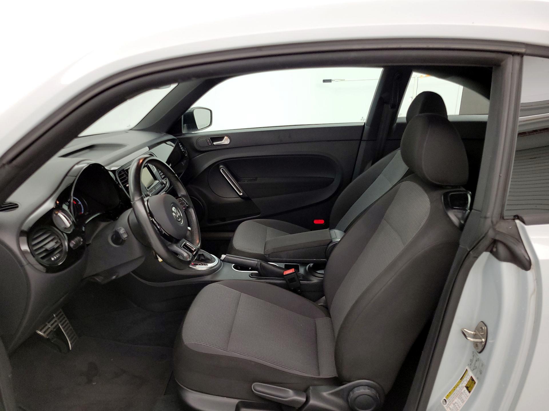 Thumbnail: 2017 Volkswagen Beetle - 11