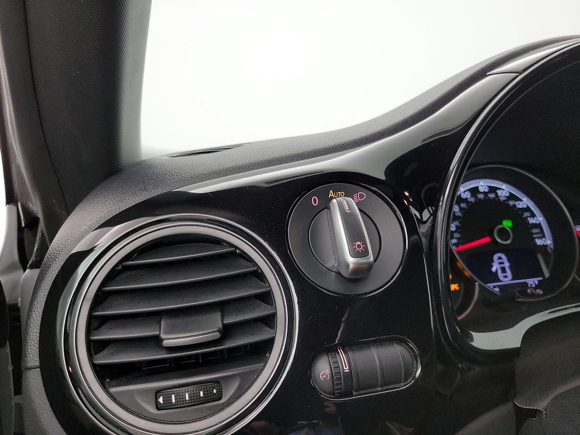 Thumbnail: 2017 Volkswagen Beetle - 13