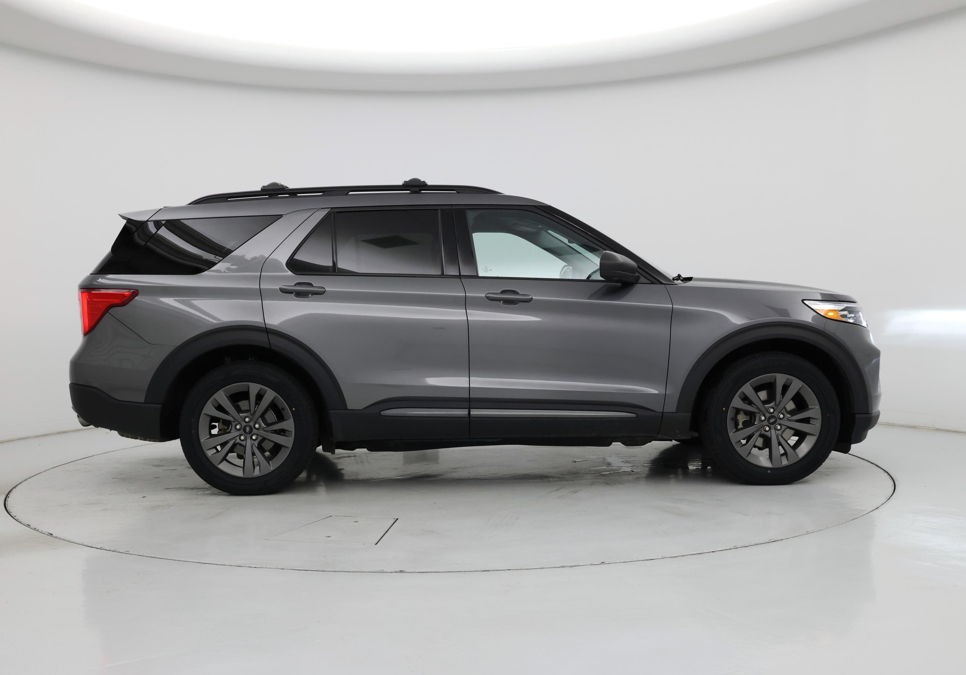 Thumbnail: 2021 Ford Explorer - 7