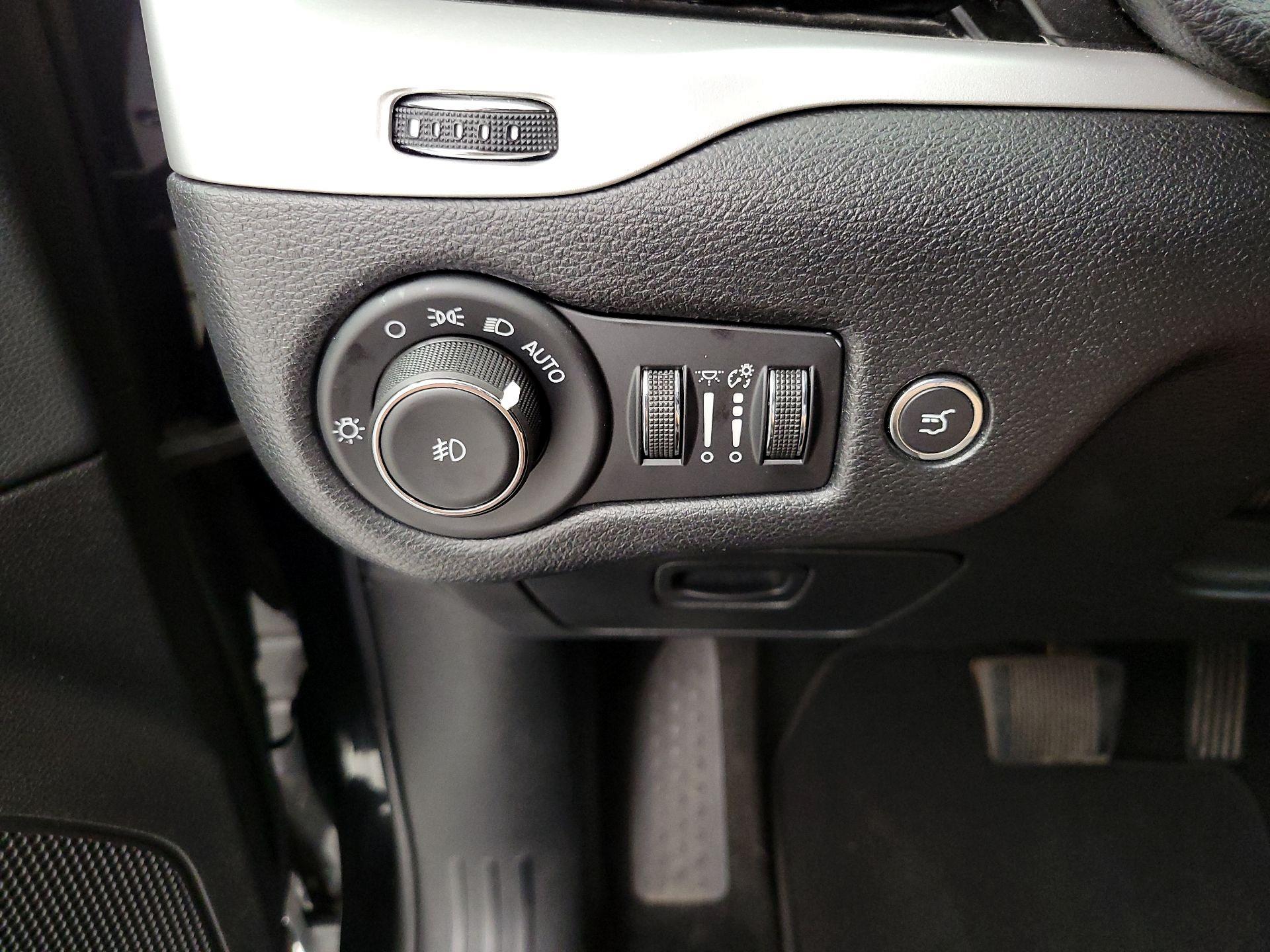 Thumbnail: 2014 Jeep Cherokee - 13