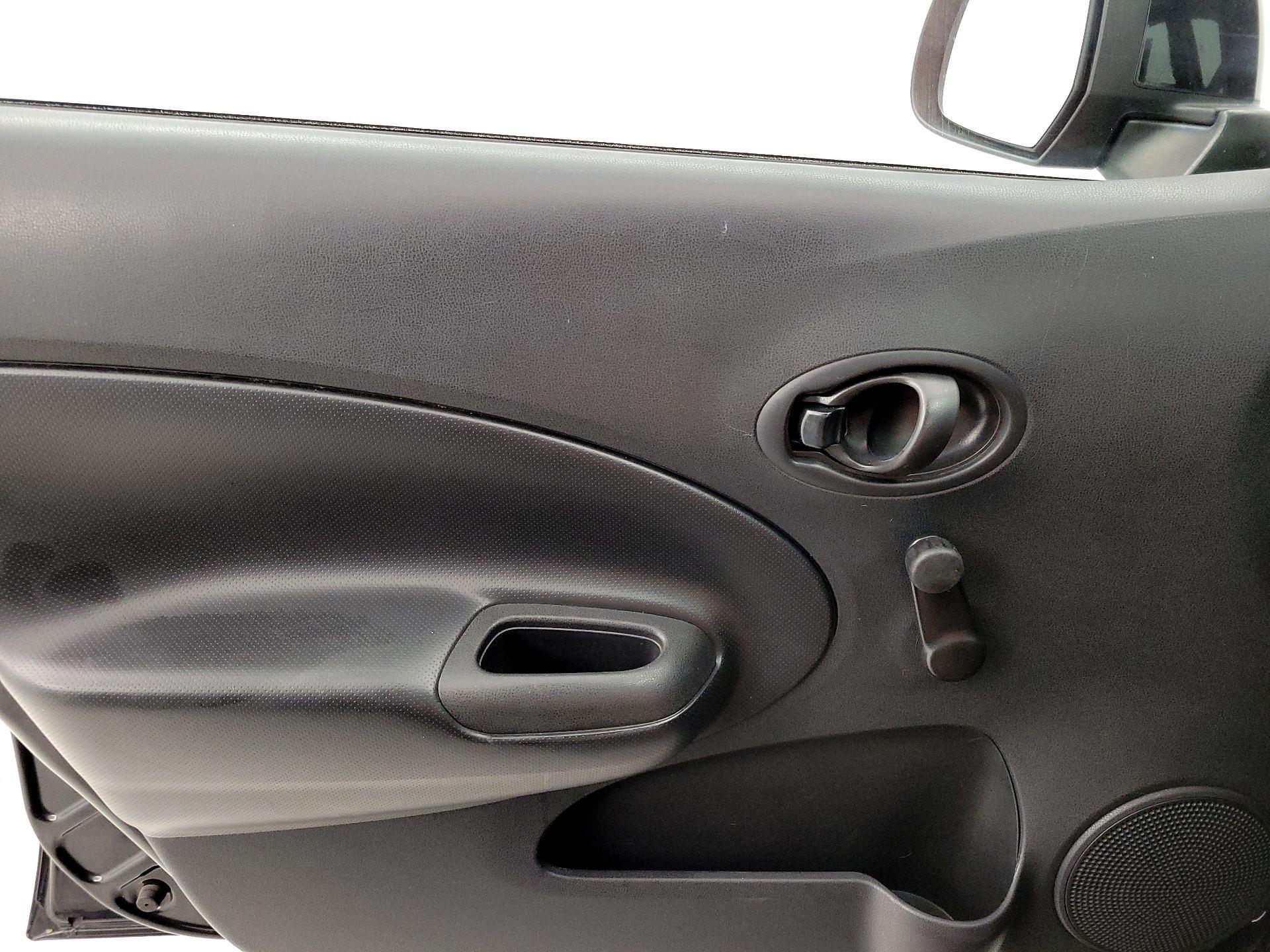 Thumbnail: 2014 Nissan Versa Note - 12