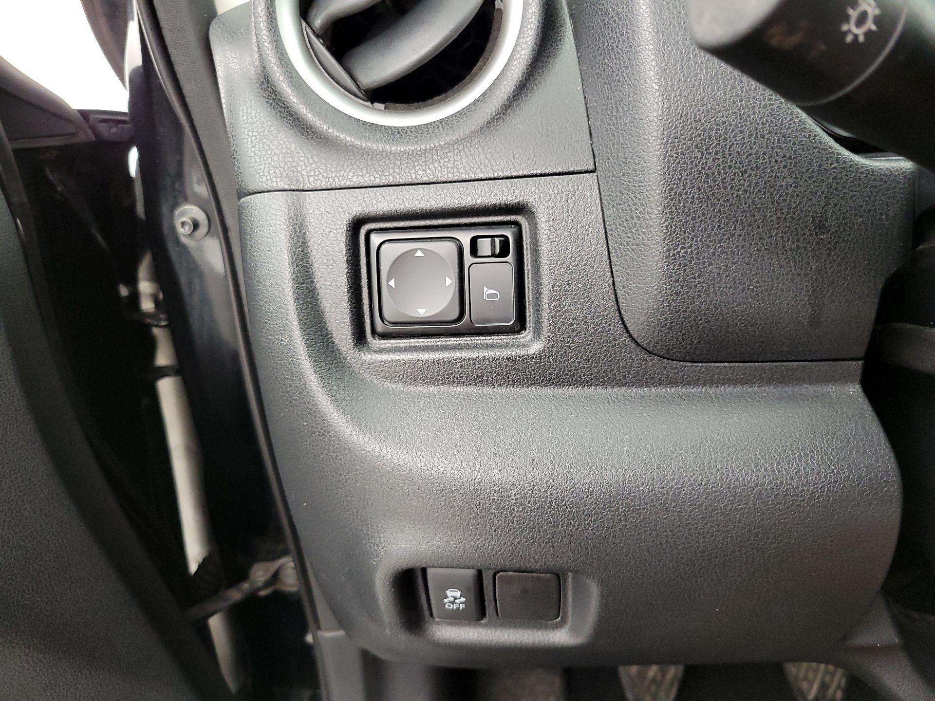 Thumbnail: 2014 Nissan Versa Note - 13
