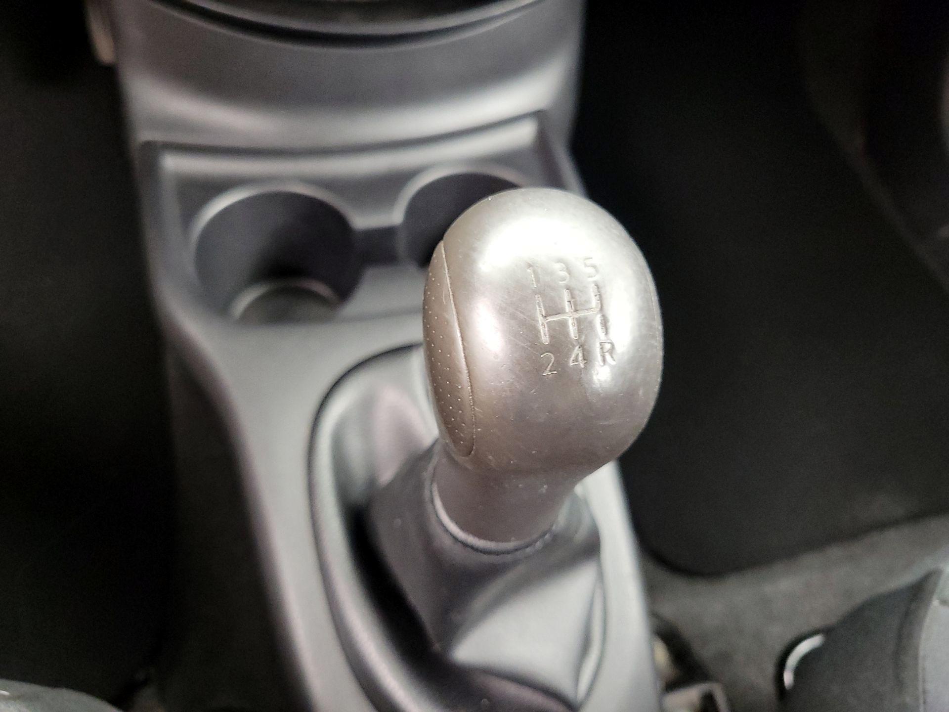 Thumbnail: 2014 Nissan Versa Note - 16