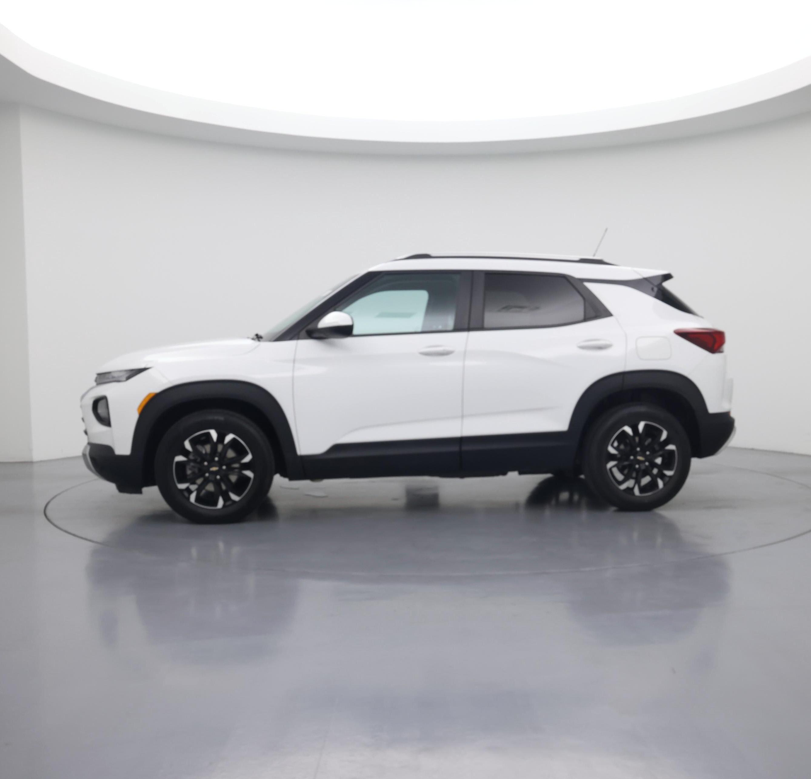 Thumbnail: 2023 Chevrolet TrailBlazer - 3