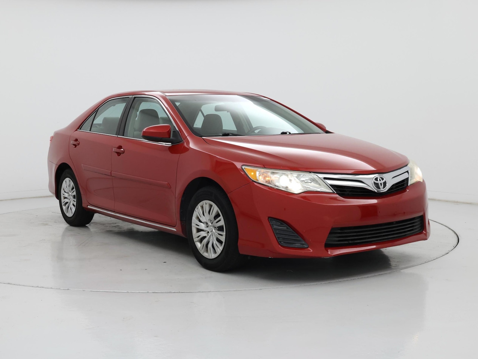 2014 Toyota Camry LE - Photo 2