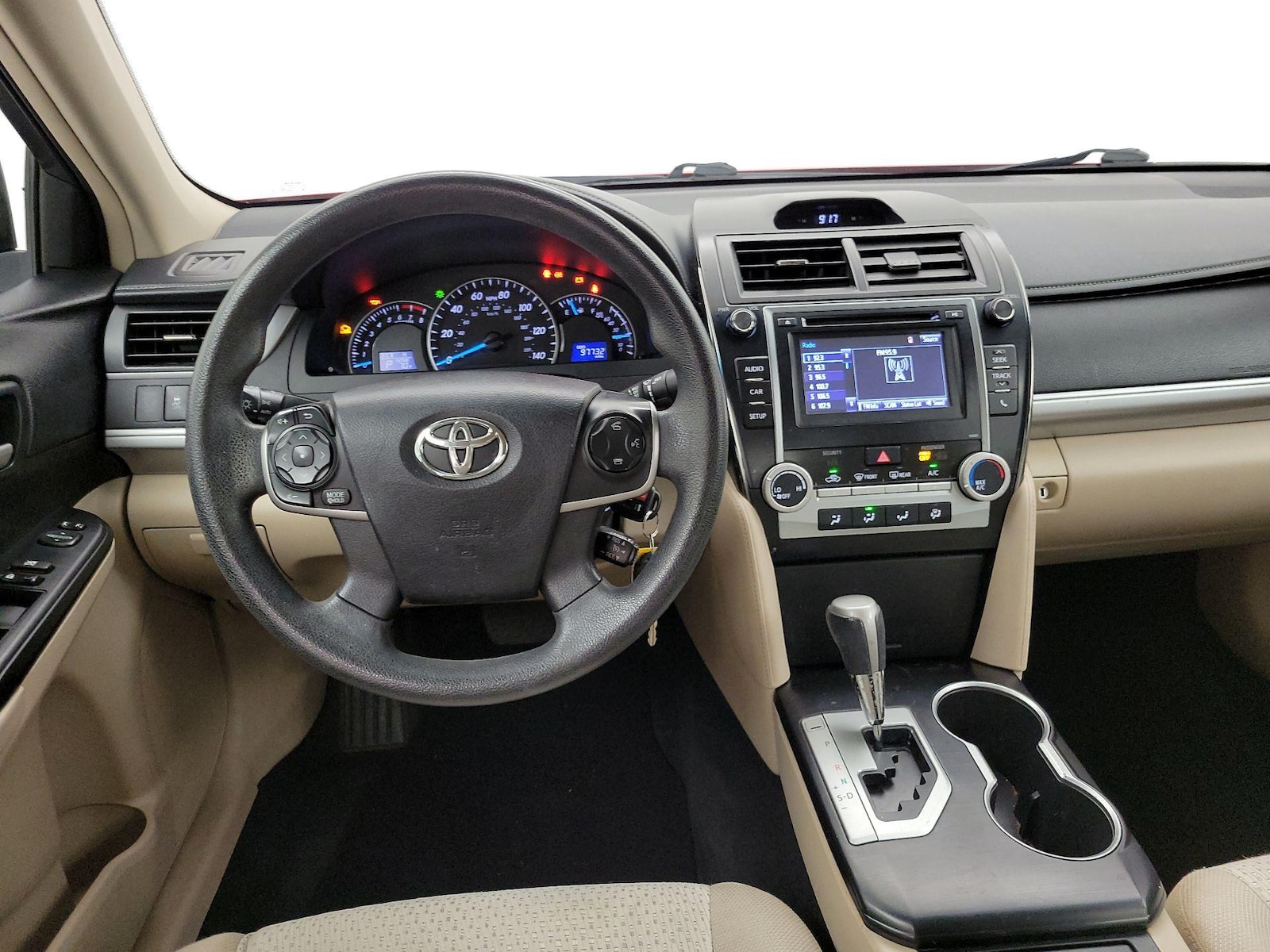 2014 Toyota Camry LE - Photo 11