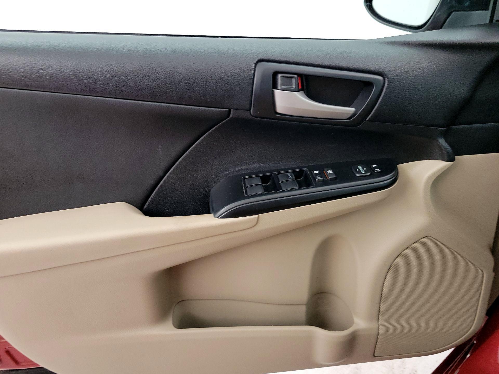 Thumbnail: 2014 Toyota Camry - 12