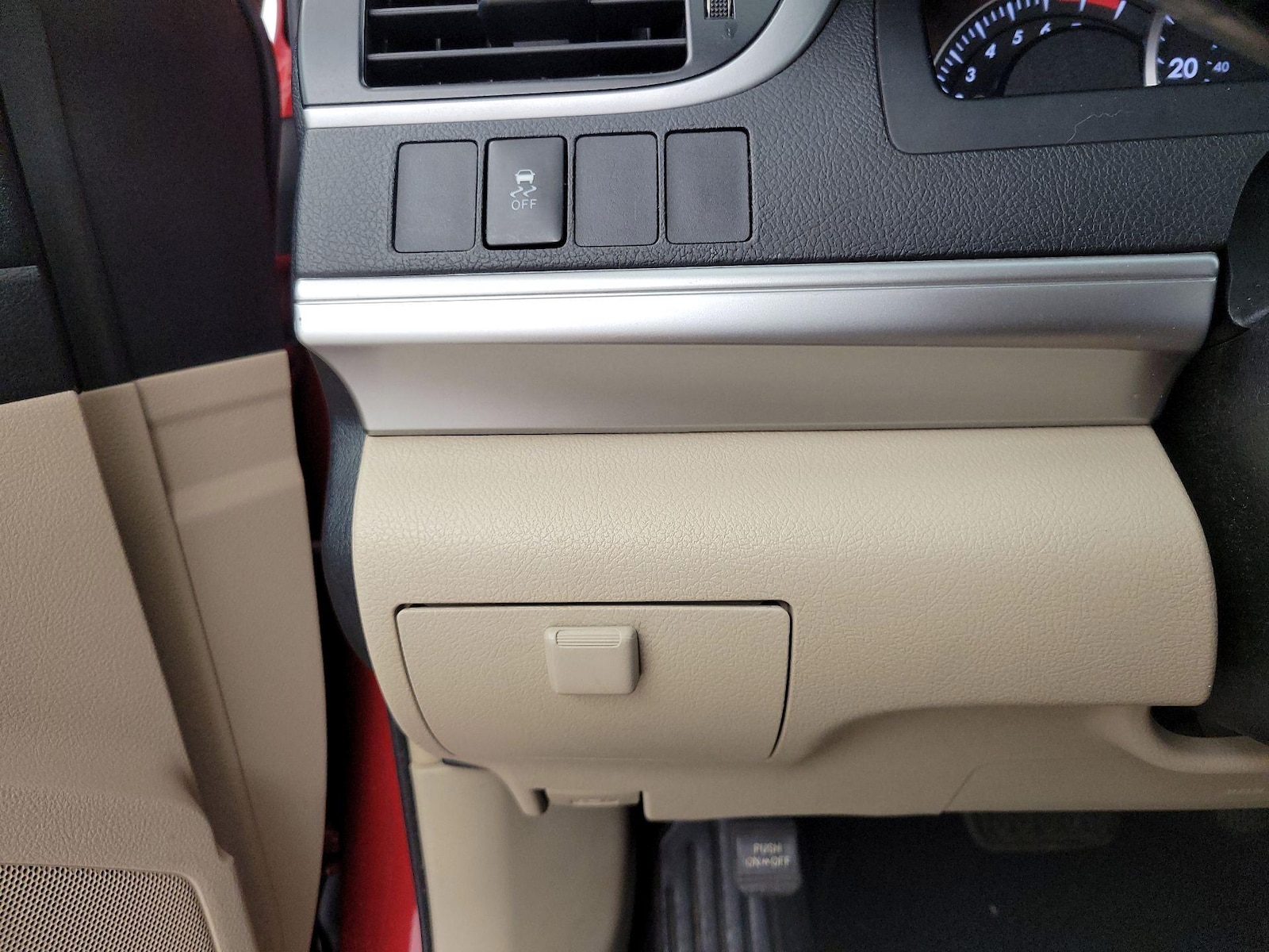 2014 Toyota Camry LE - Photo 14