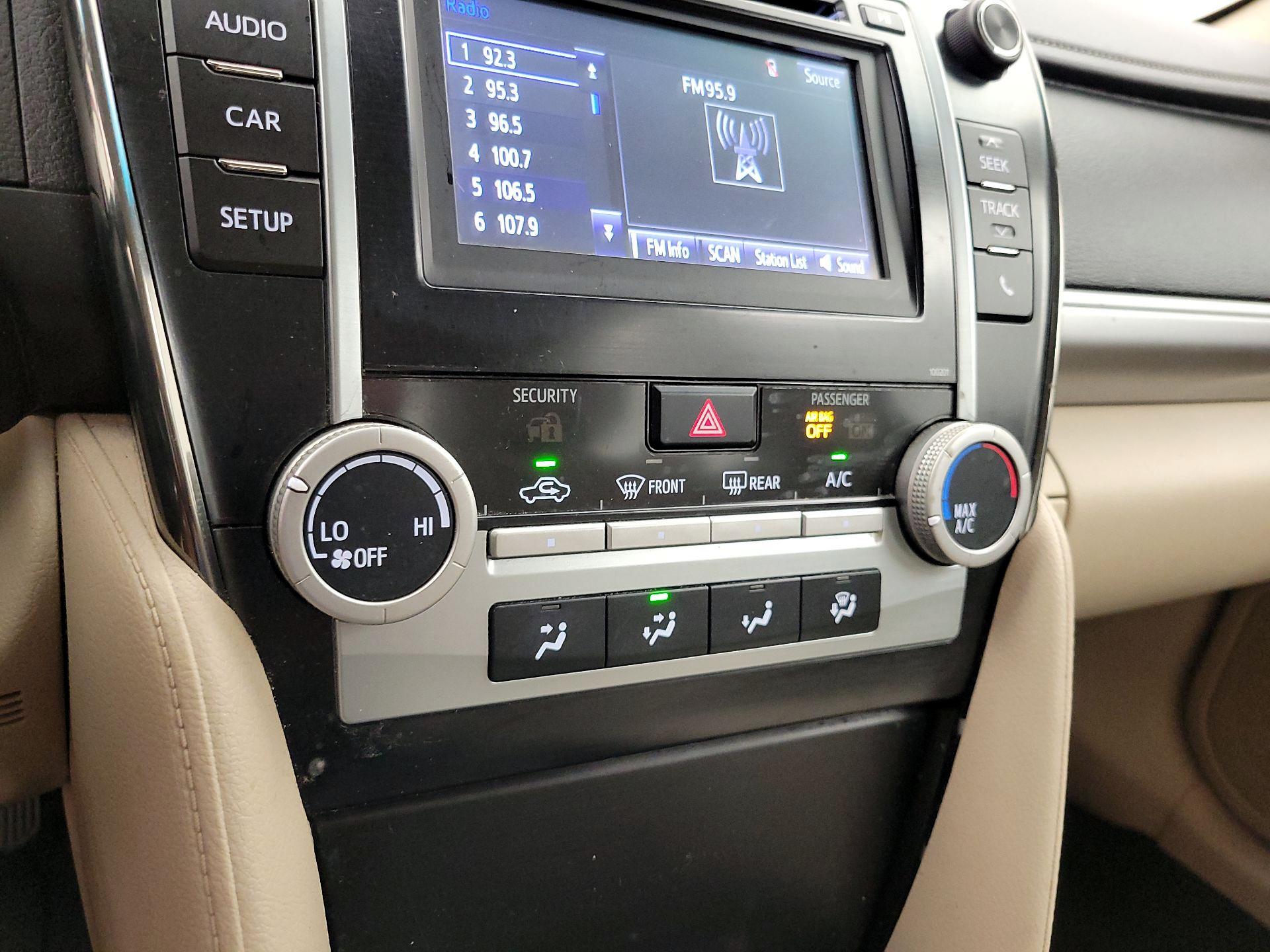 Thumbnail: 2014 Toyota Camry - 16