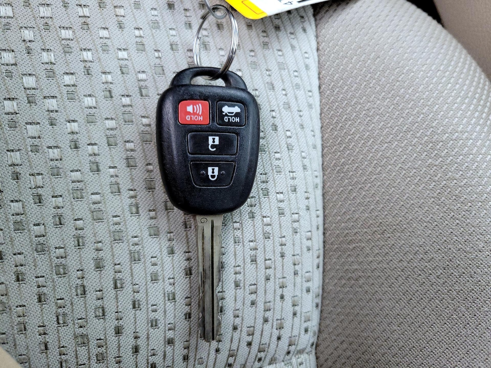 2014 Toyota Camry LE - Photo 23
