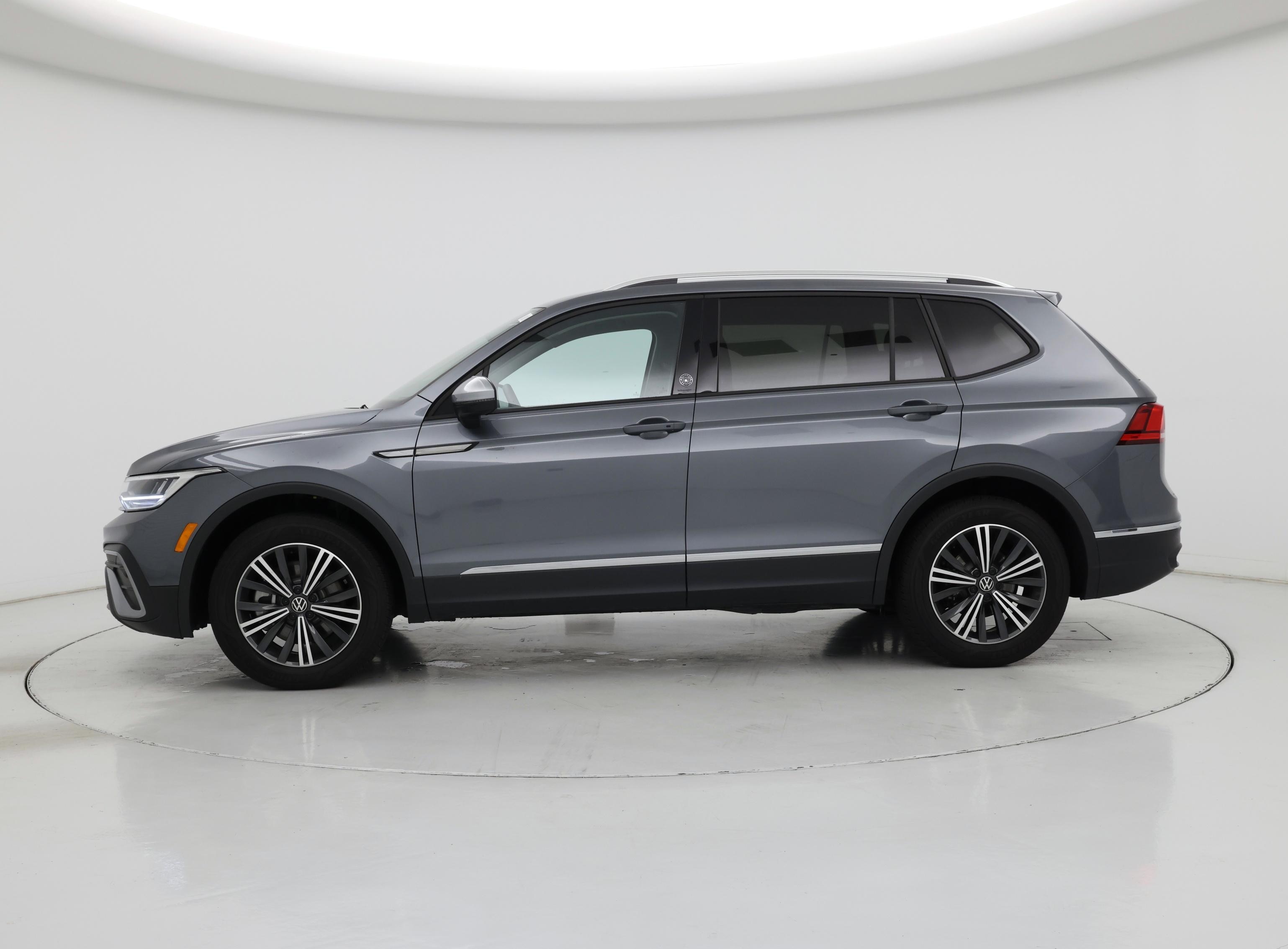 Thumbnail: 2024 Volkswagen Tiguan - 3