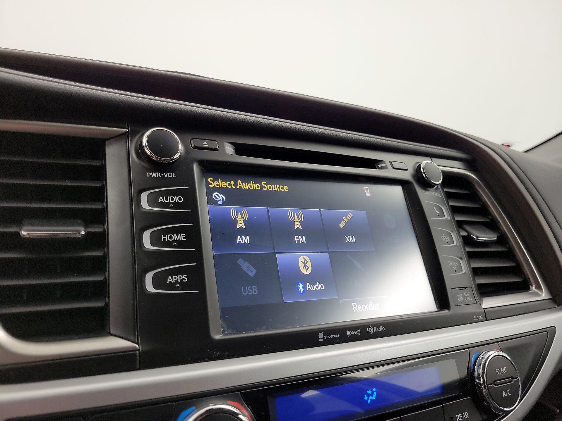 Thumbnail: 2019 Toyota Highlander - 16