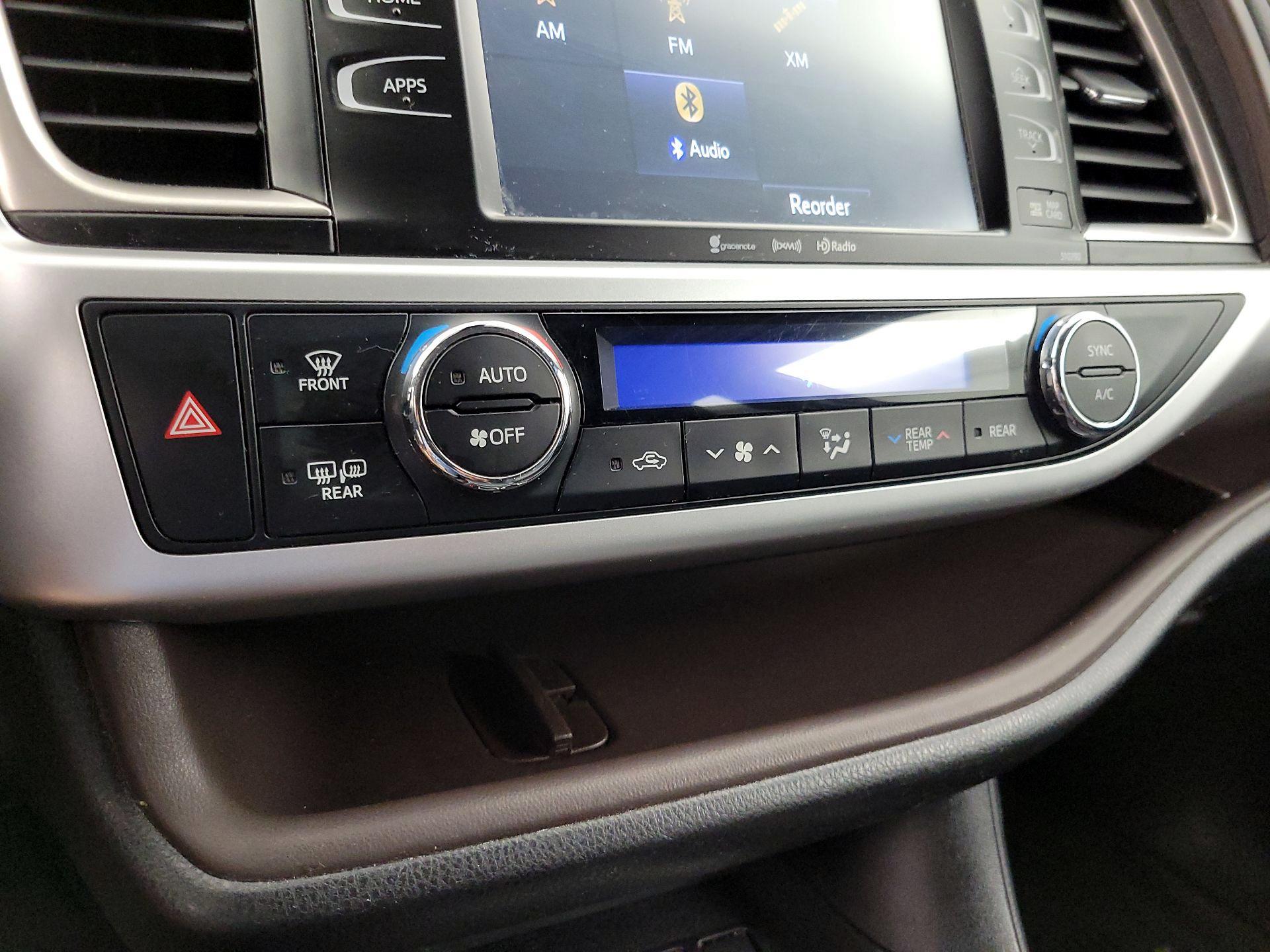 Thumbnail: 2019 Toyota Highlander - 17