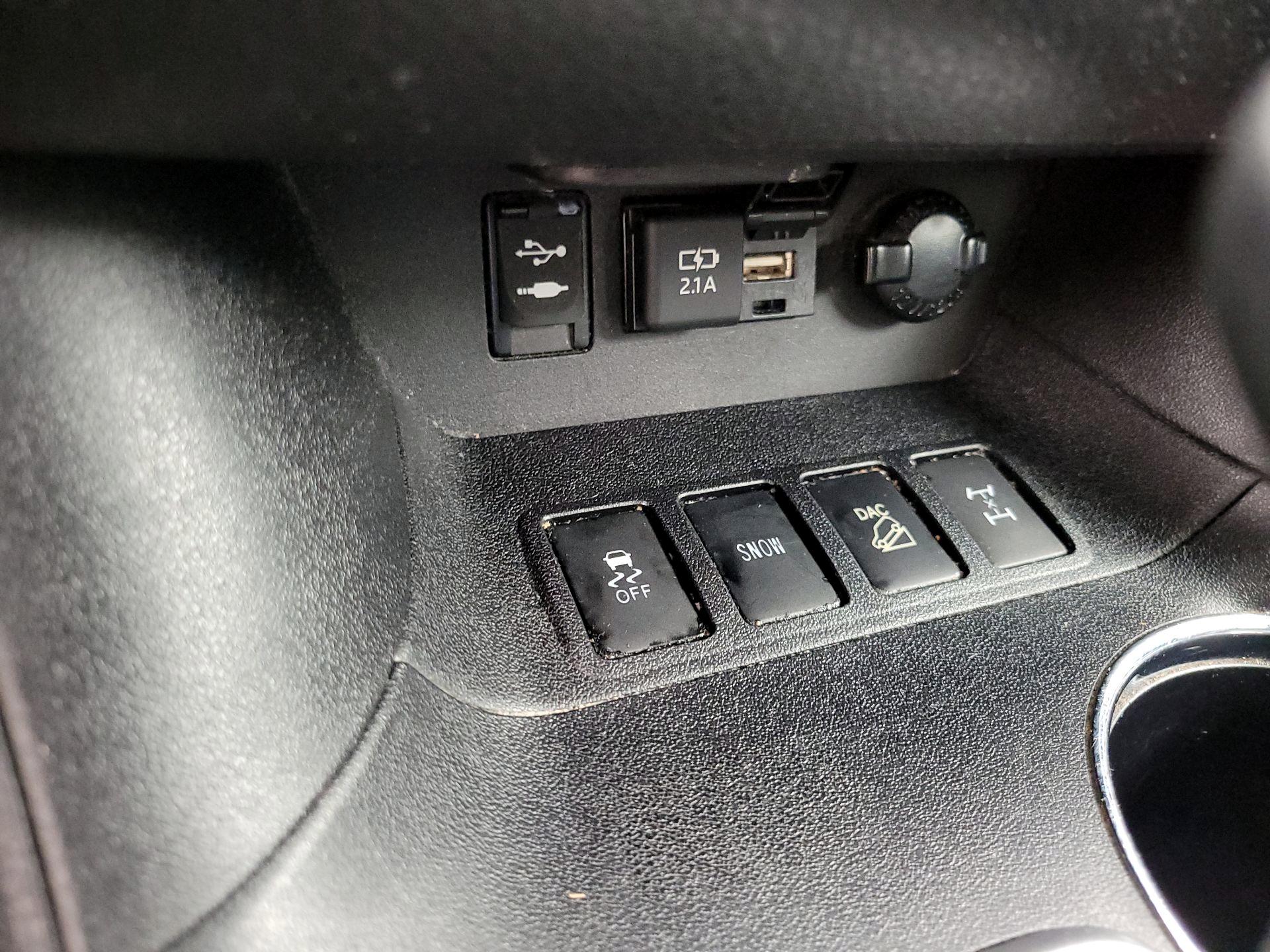 Thumbnail: 2019 Toyota Highlander - 19