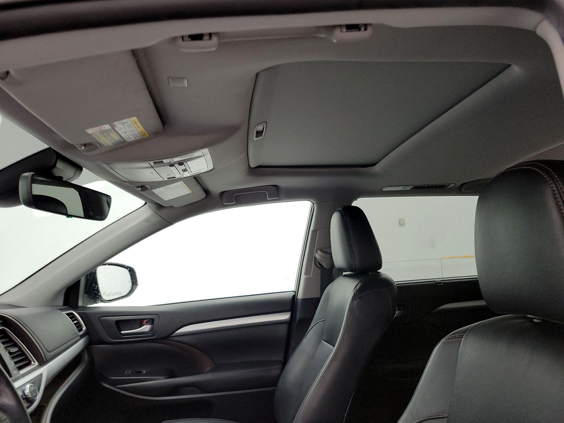 Thumbnail: 2019 Toyota Highlander - 20