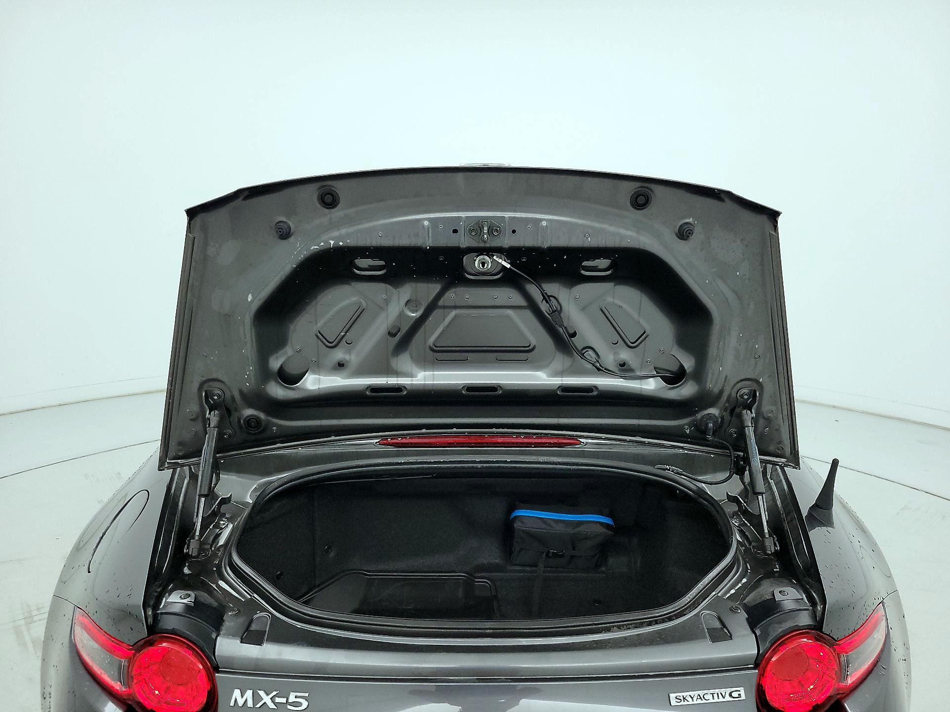 Thumbnail: 2021 Mazda MX-5 Miata - 20