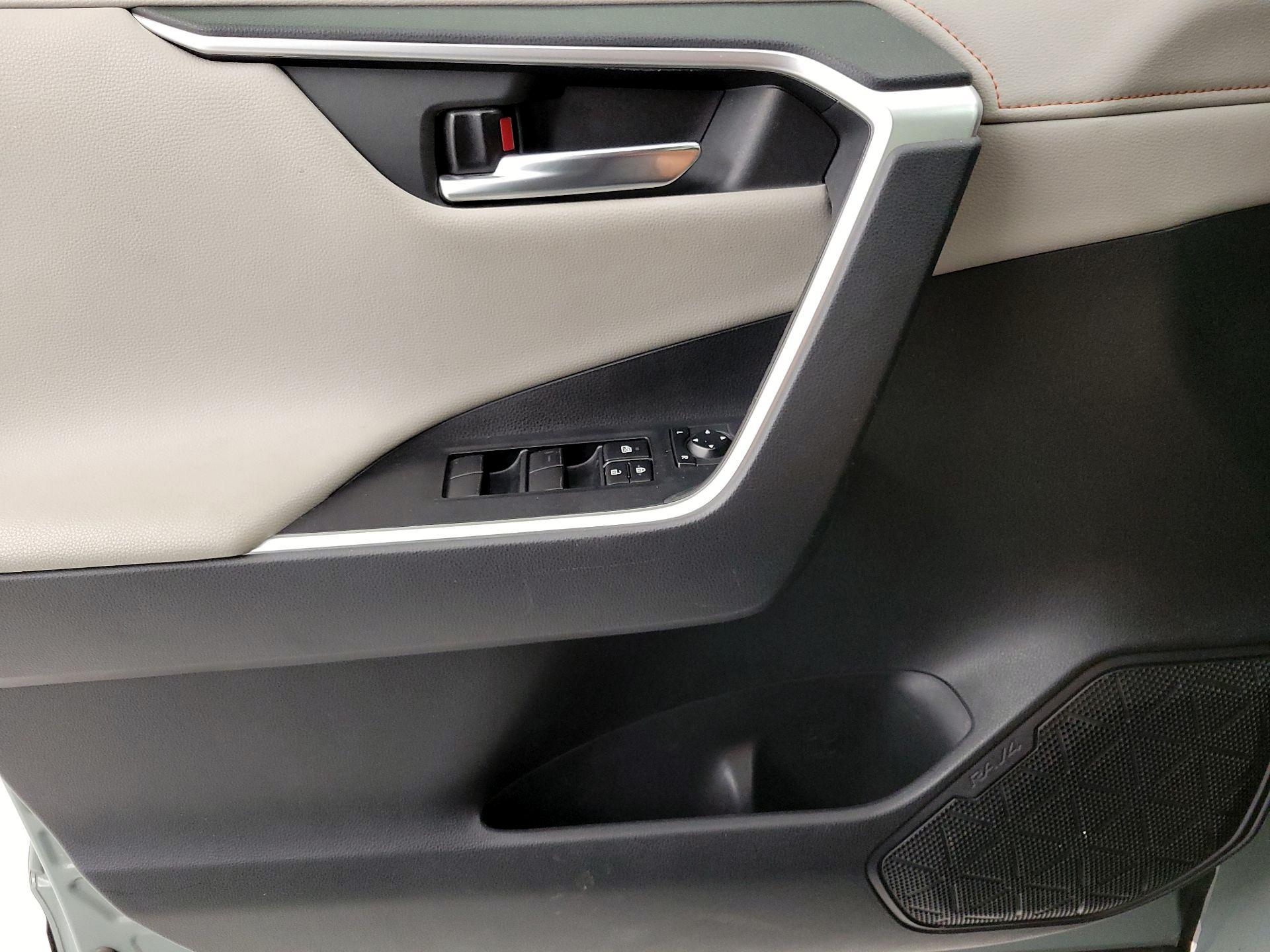Thumbnail: 2019 Toyota RAV4 - 12