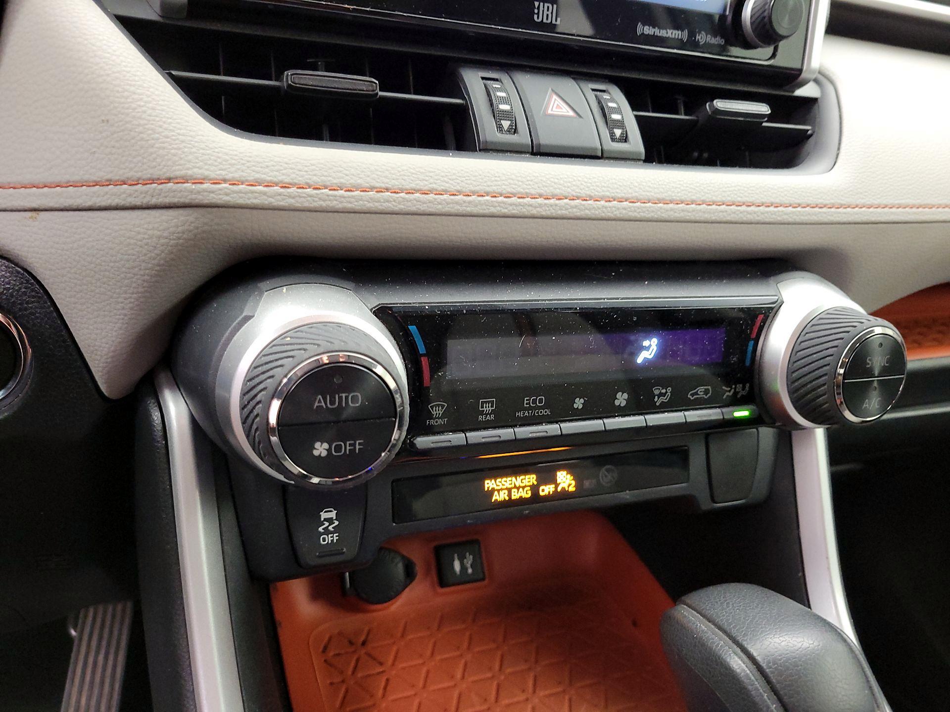 Thumbnail: 2019 Toyota RAV4 - 17