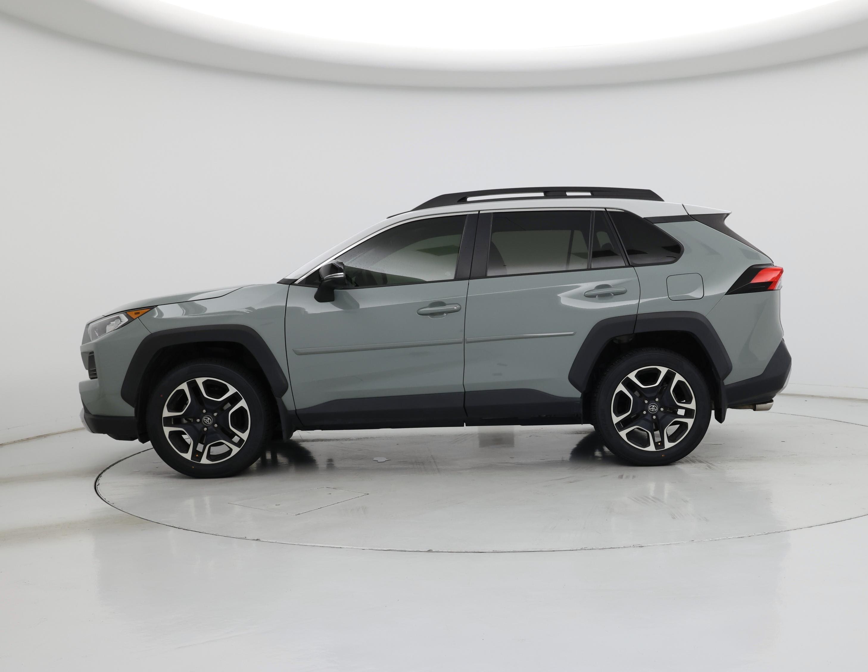 Thumbnail: 2019 Toyota RAV4 - 3