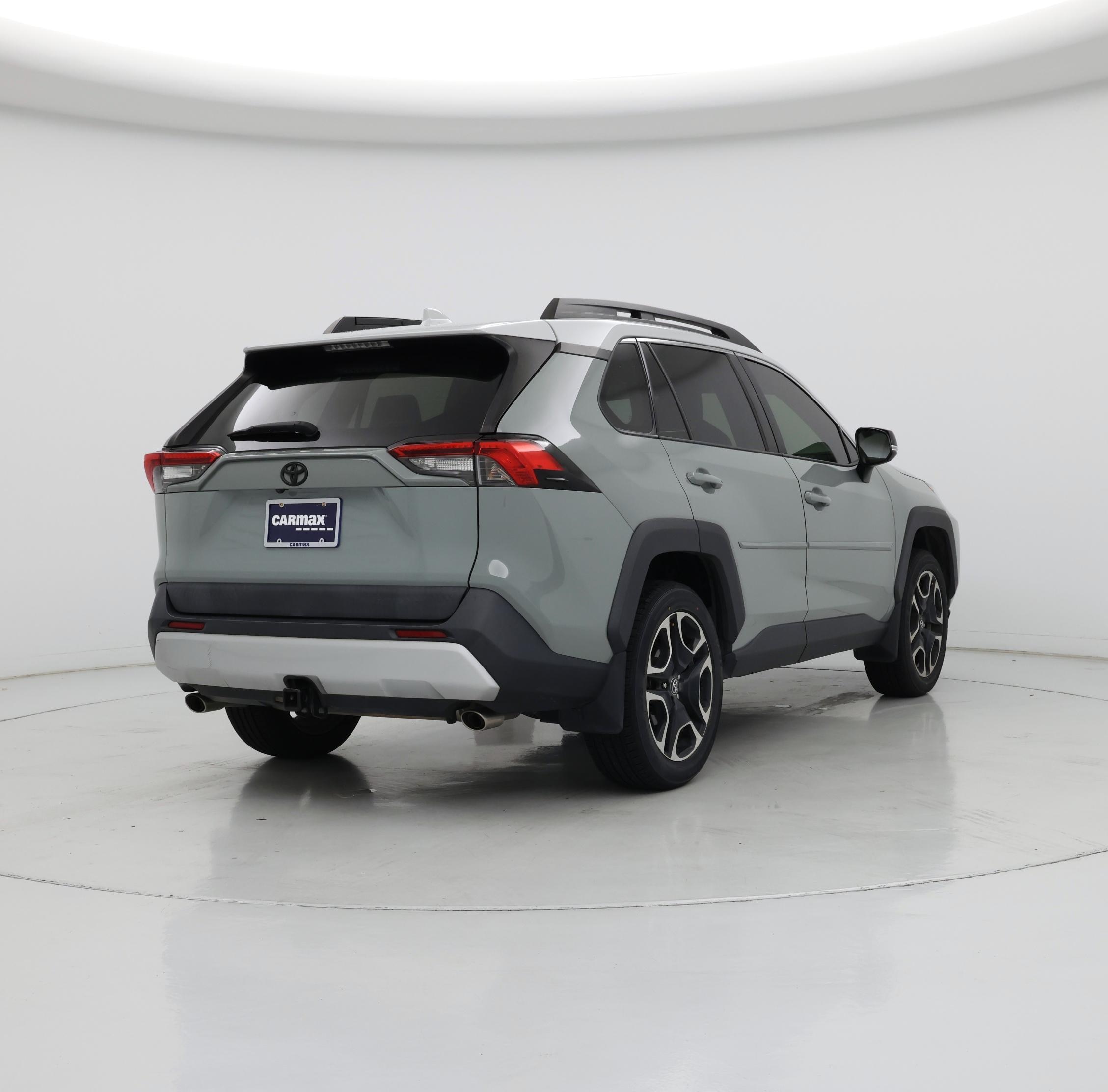 Thumbnail: 2019 Toyota RAV4 - 8