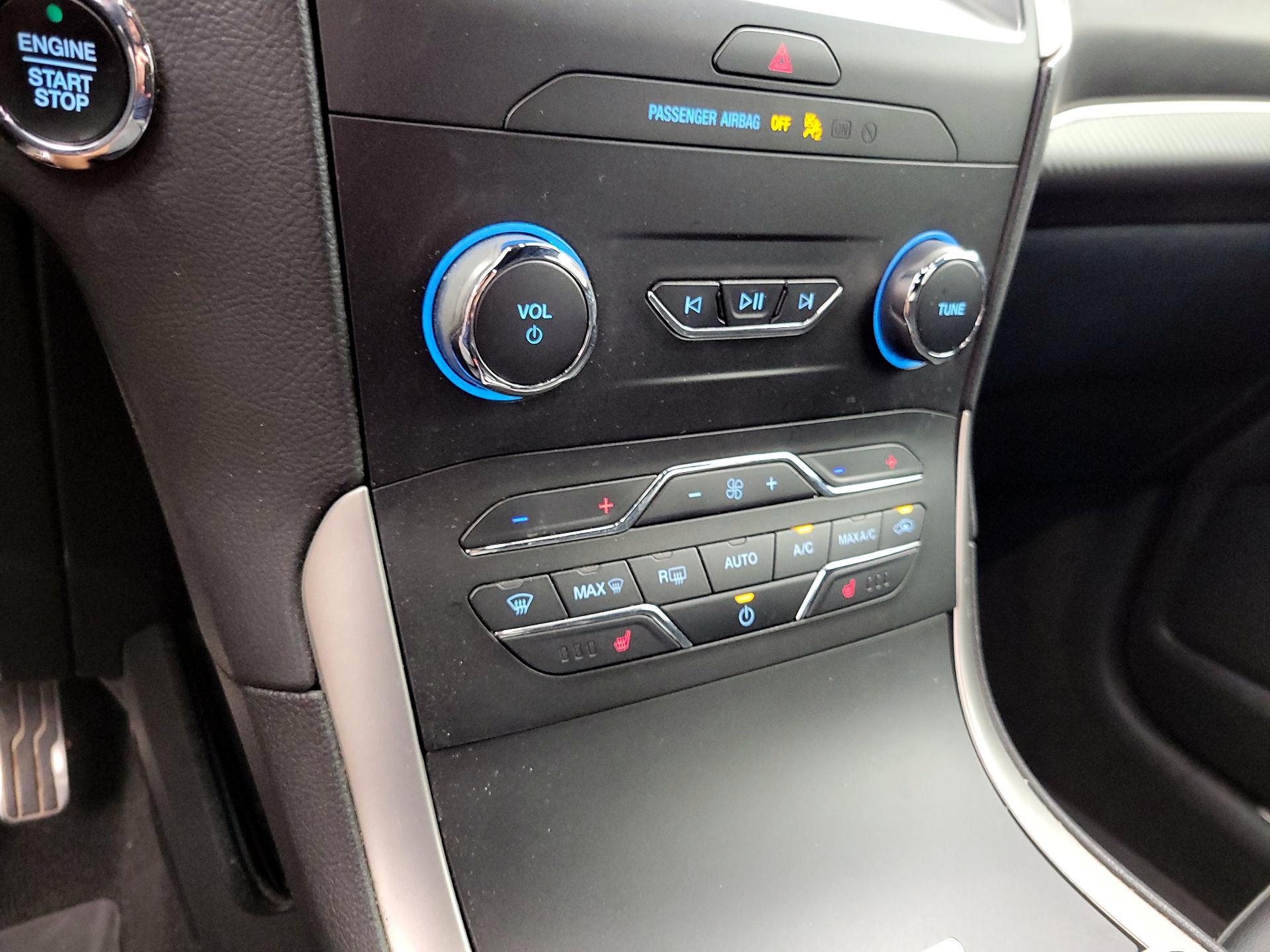 Thumbnail: 2020 Ford Edge - 17