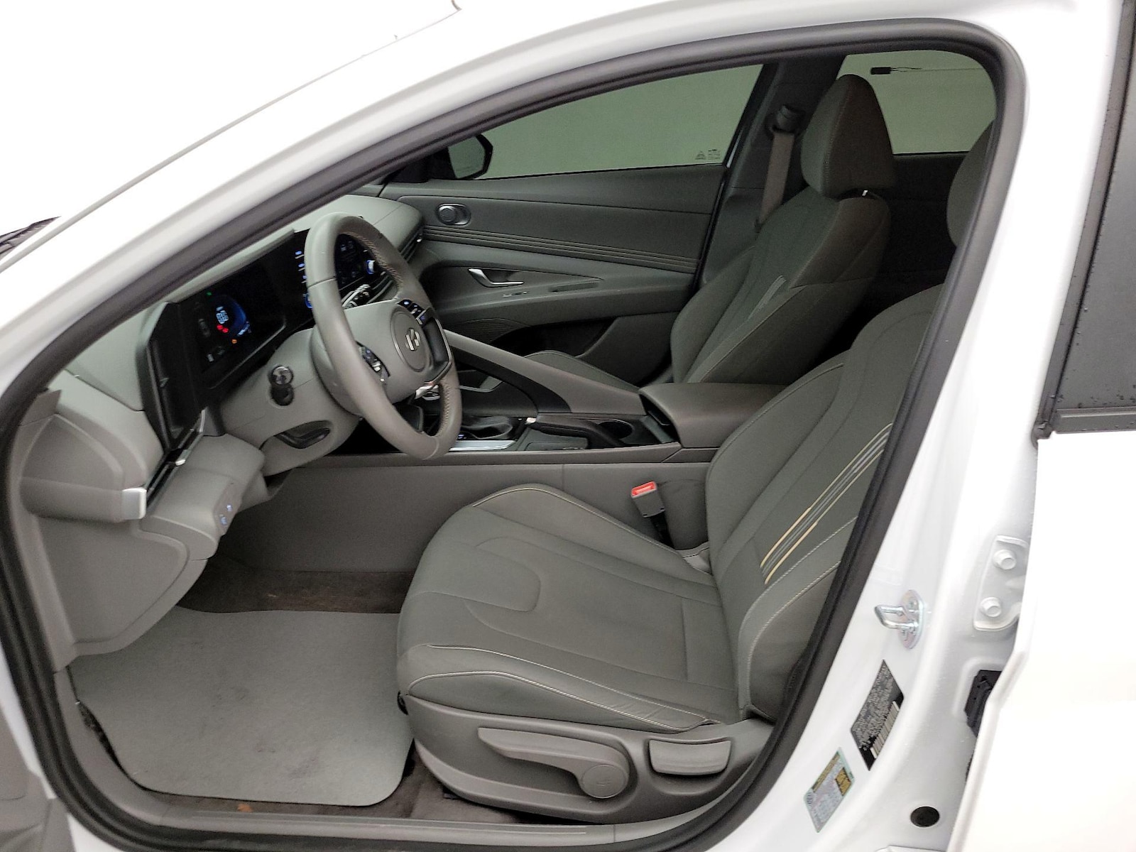 2025 Hyundai Elantra SEL - Photo 12