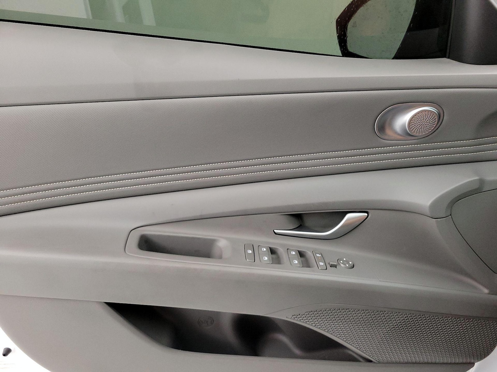 2025 Hyundai Elantra SEL - Photo 13