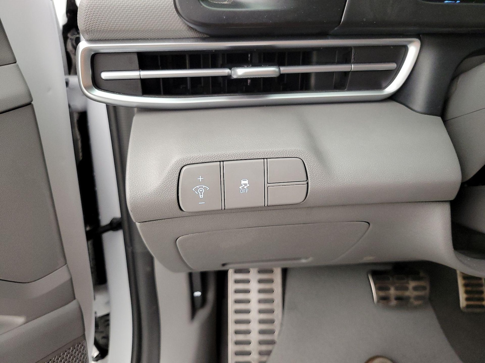 2025 Hyundai Elantra SEL - Photo 14