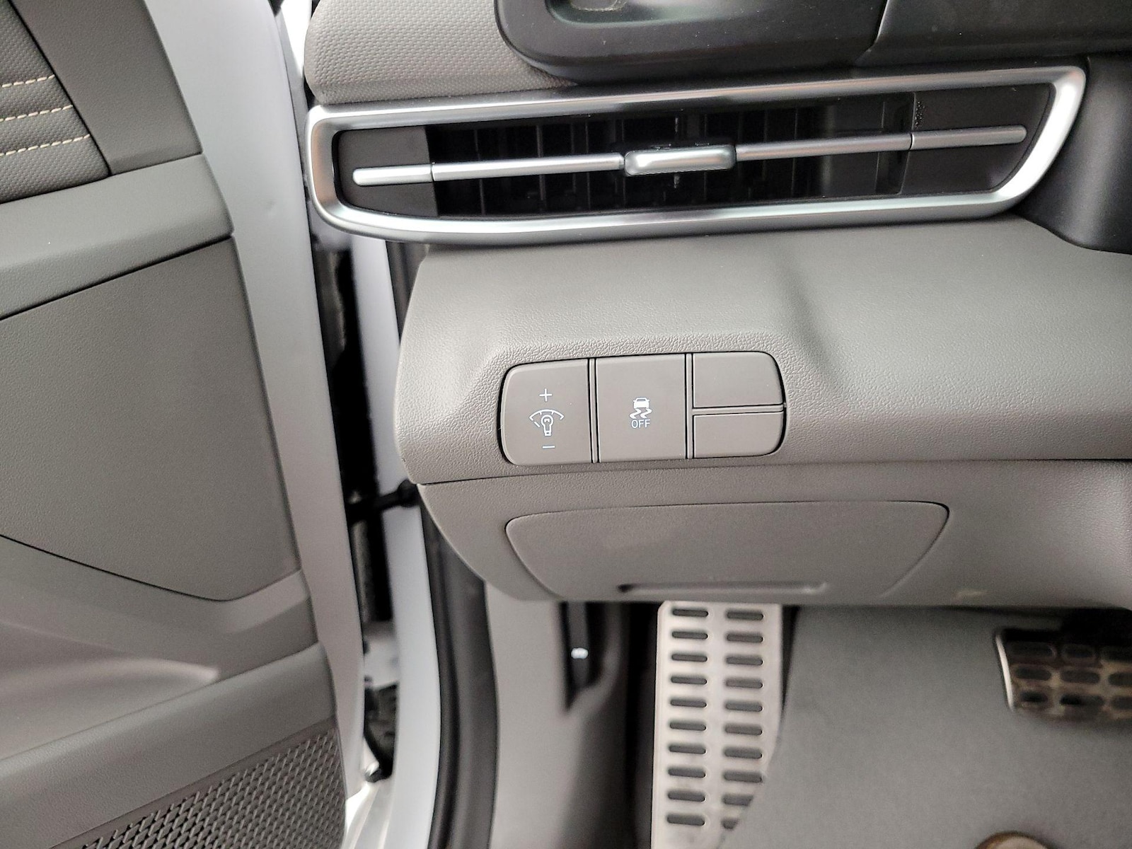 2025 Hyundai Elantra SEL - Photo 15