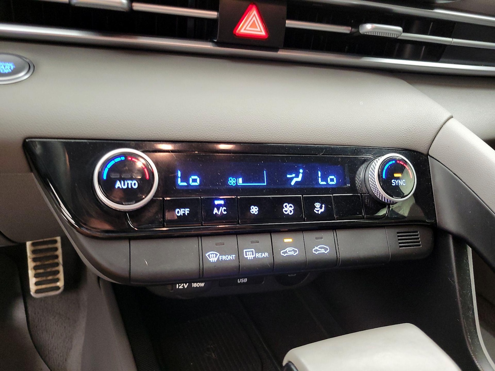 2025 Hyundai Elantra SEL - Photo 18
