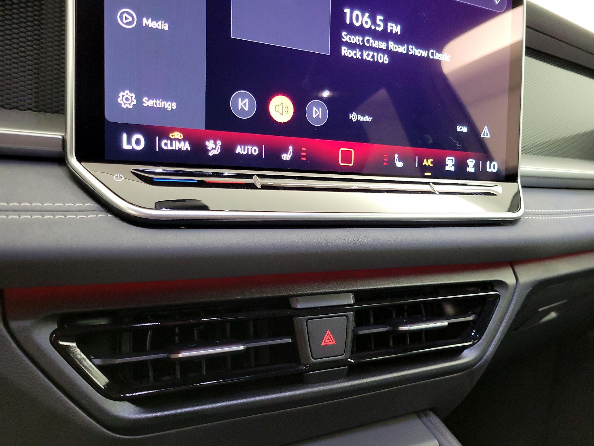 Thumbnail: 2025 Volkswagen Tiguan - 16