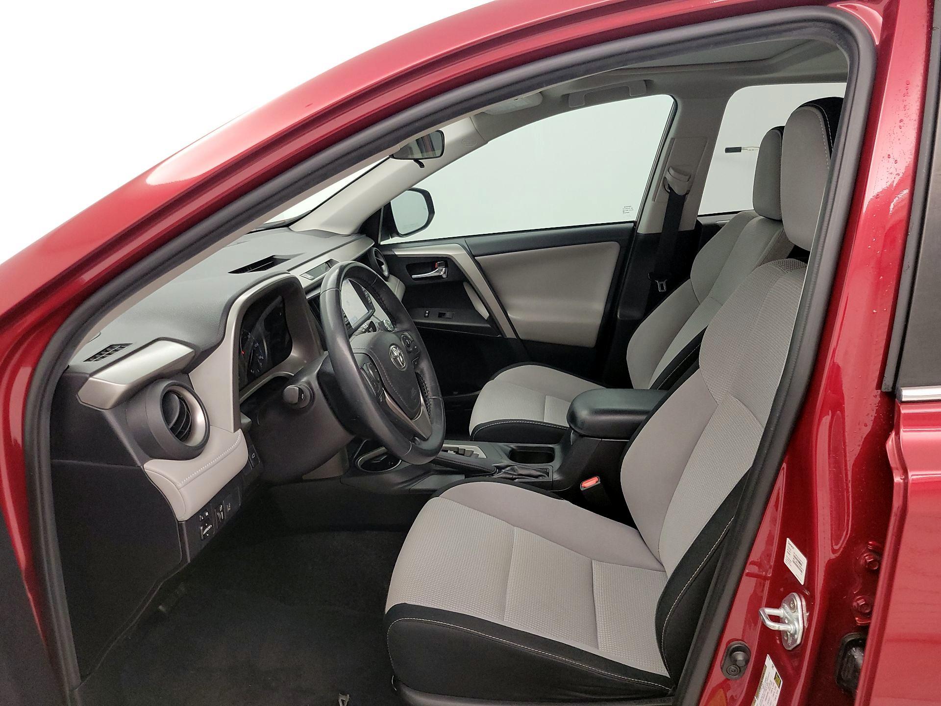 Thumbnail: 2018 Toyota RAV4 - 11