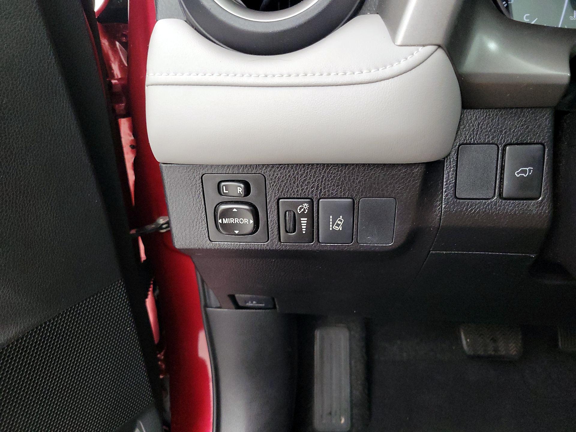 Thumbnail: 2018 Toyota RAV4 - 13