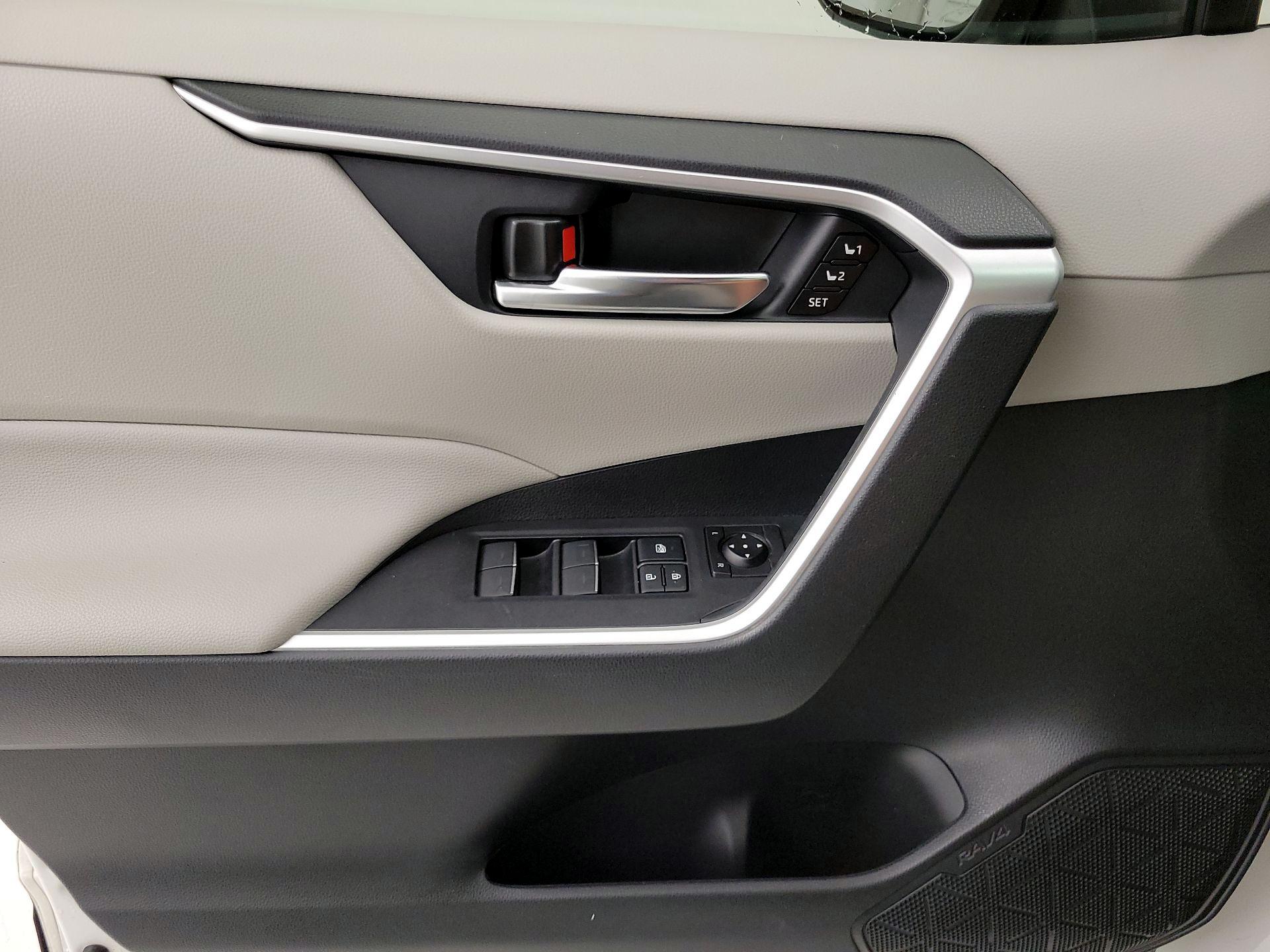 Thumbnail: 2022 Toyota RAV4 - 12