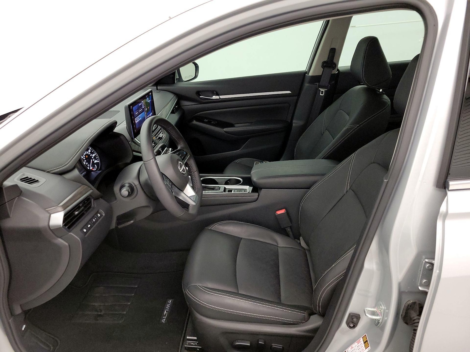 2025 Nissan Altima SL - Photo 12