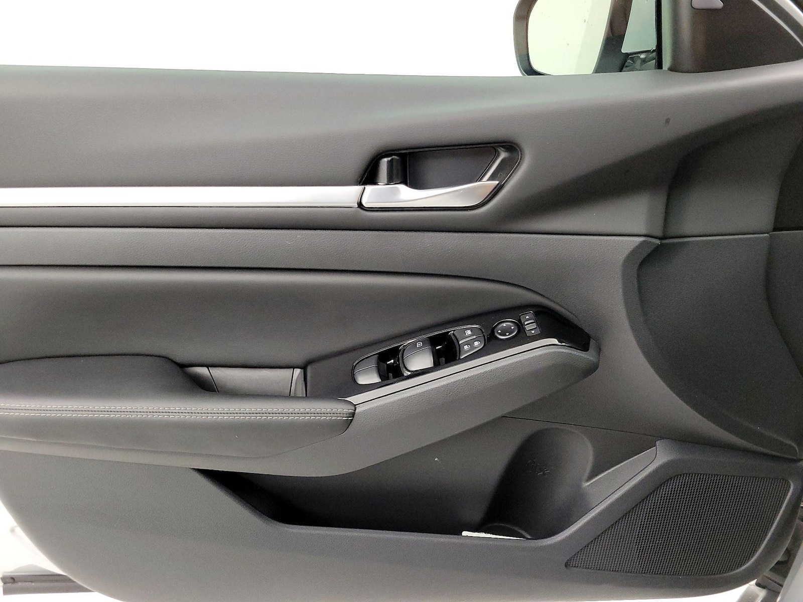 2025 Nissan Altima SL - Photo 13