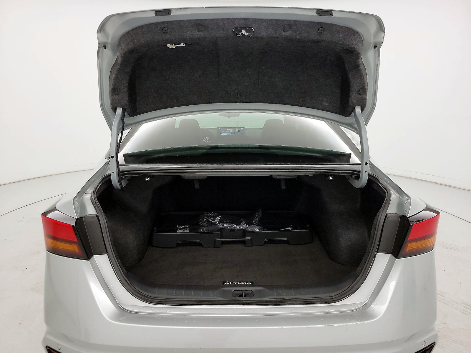 2025 Nissan Altima SL - Photo 23