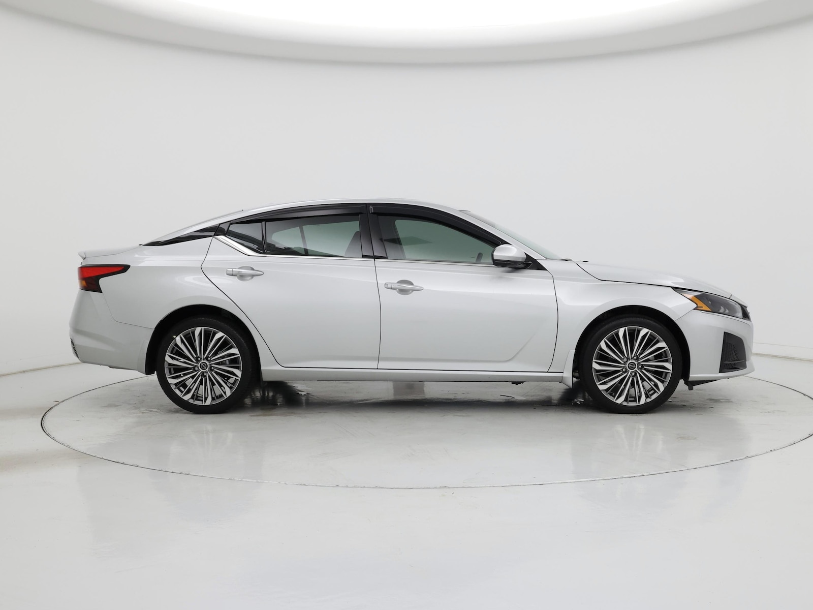 2025 Nissan Altima SL - Photo 8