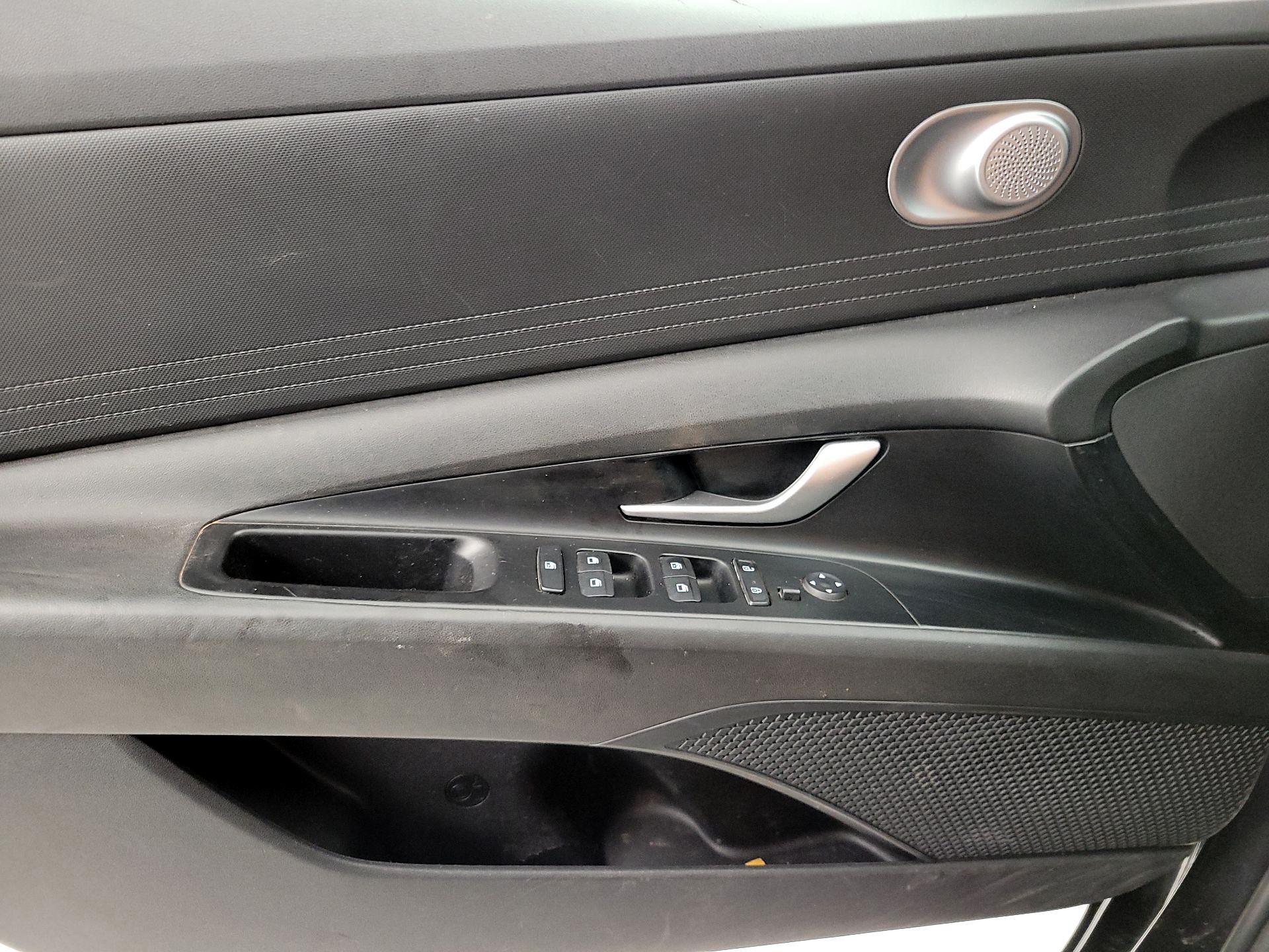 Thumbnail: 2021 Hyundai Elantra - 12