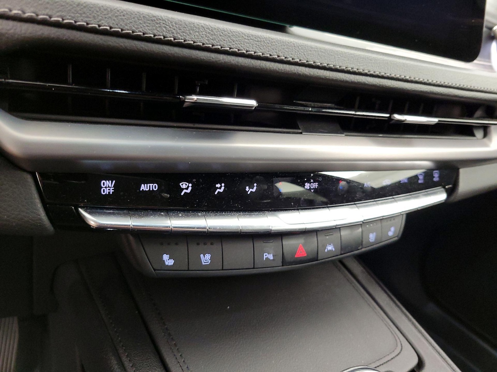 2024 Cadillac XT4 Premium Luxury - Photo 18